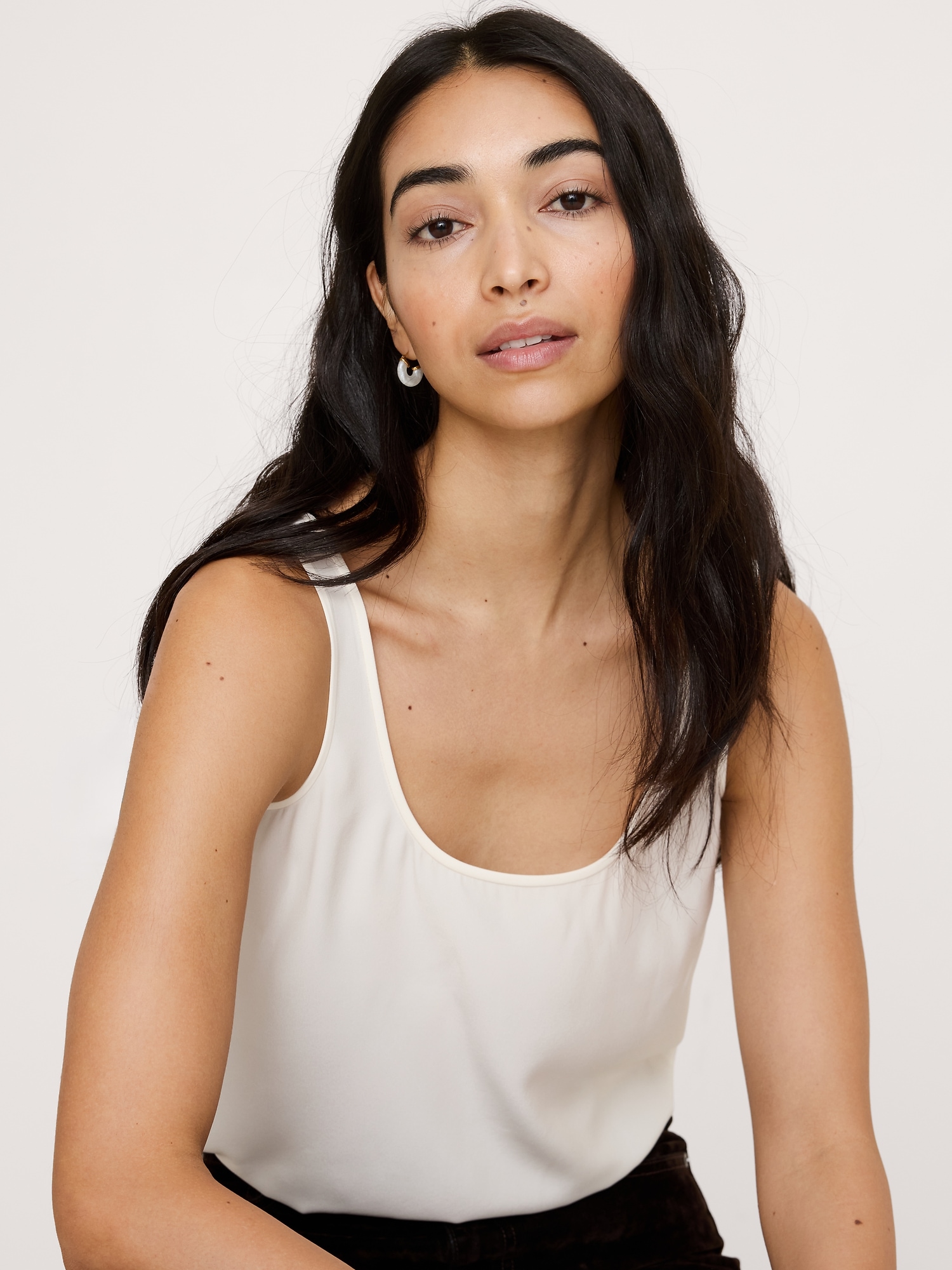 Image number 2 showing, Petit Swell Hoop Earrings by Anni Lu