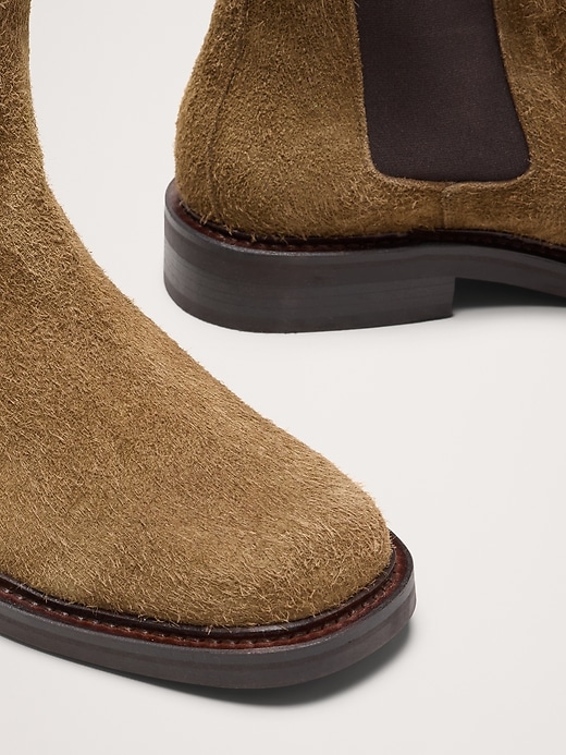 Textured Suede Chelsea Boot | Banana Republic display picture 1
