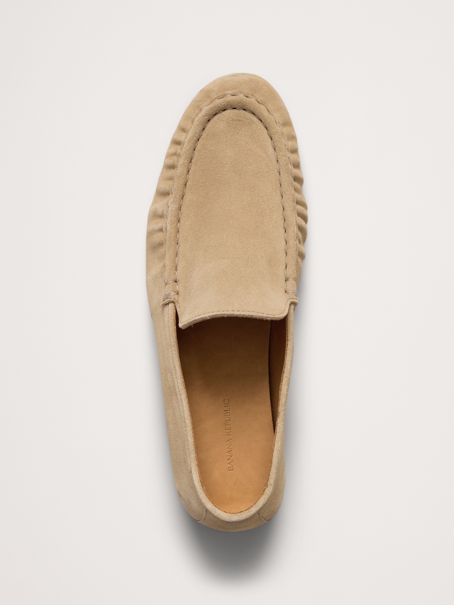 Женские туфли Banana Republic Italian Suede Moc-Toe Loafer, цвет: Натуральный бежевый — фото 5