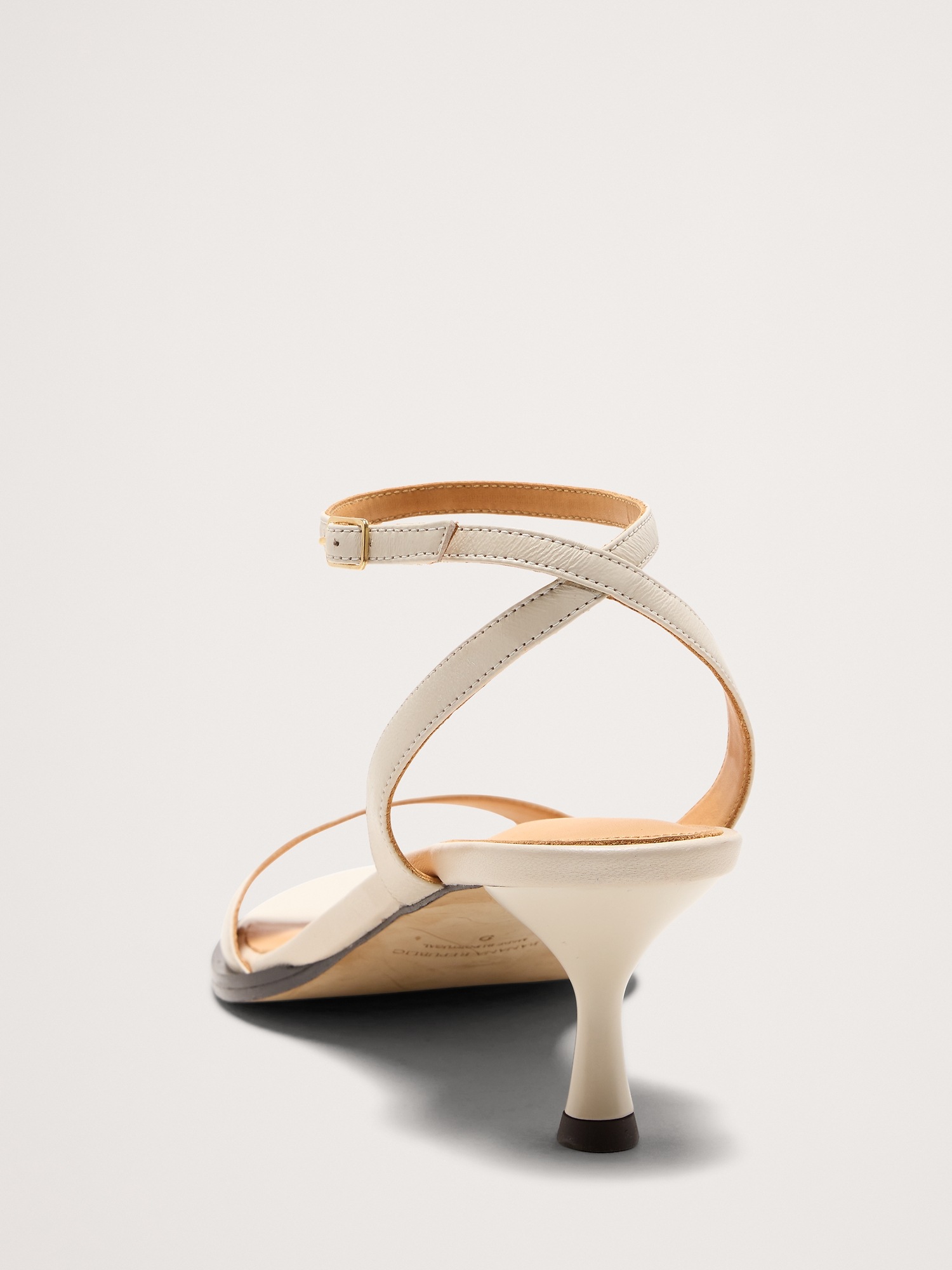 Женские сандалии Banana Republic Italian Leather Kitten-Heel Sandal, цвет: Костяной — фото 4