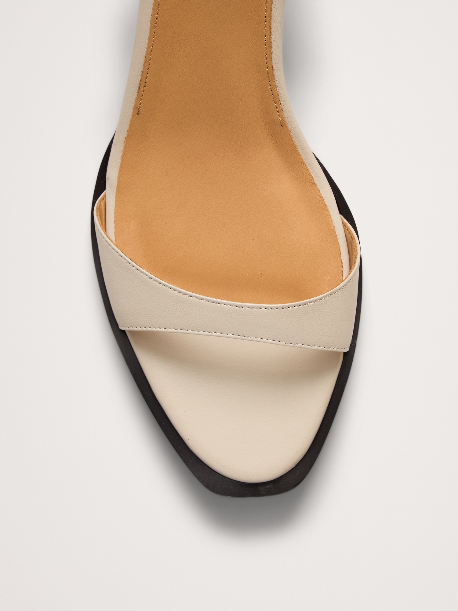 Женские сандалии Banana Republic Italian Leather Kitten-Heel Sandal, цвет: Костяной — фото 5