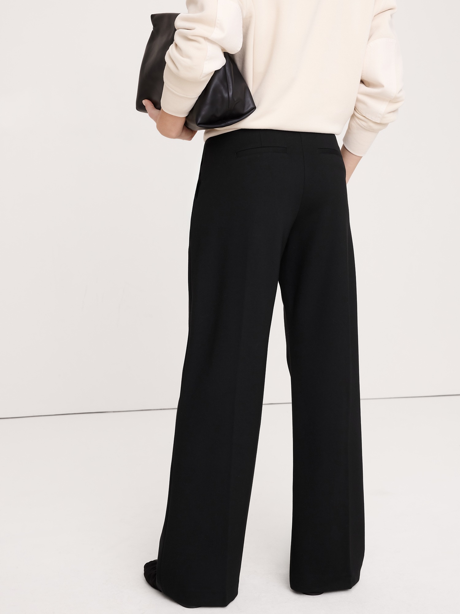 Женские брюки Banana Republic High-Rise Wide-Leg Drapey Ponte Pull-On Pant, цвет: Чёрный — фото 2