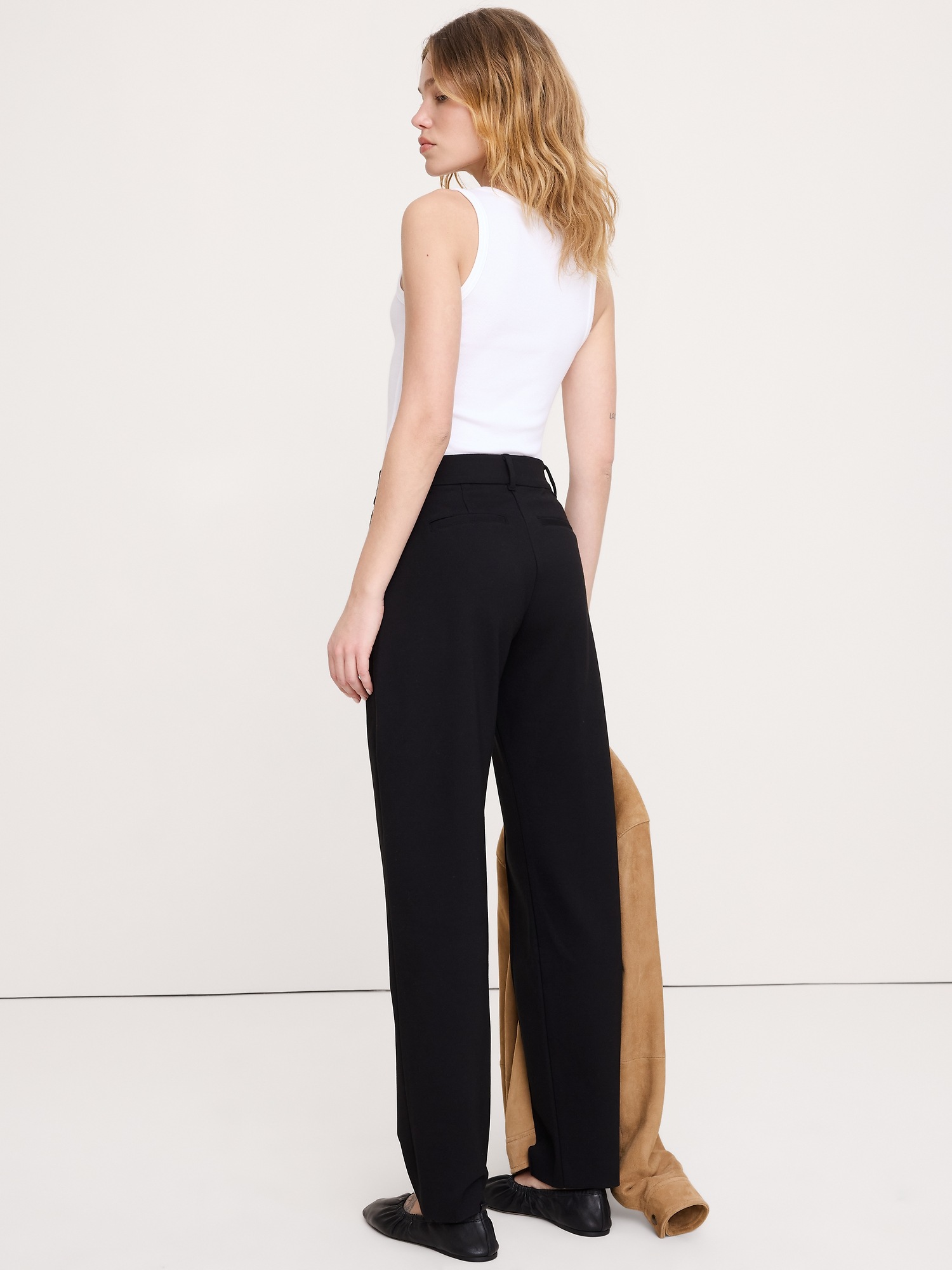 Женские брюки Banana Republic High-Rise Slim Drapey Ponte Pull-On Pant, цвет: Чёрный — фото 2