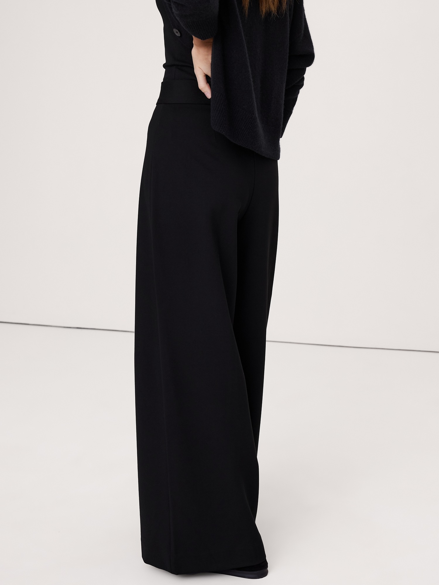 Женские брюки Banana Republic High Rise Wide-Leg Drapey Ponte Pant, цвет: Чёрный — фото 2
