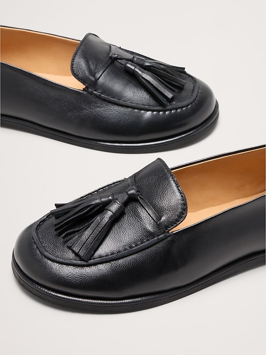 Italian Leather Tassel Loafer | Banana Republic display picture 3