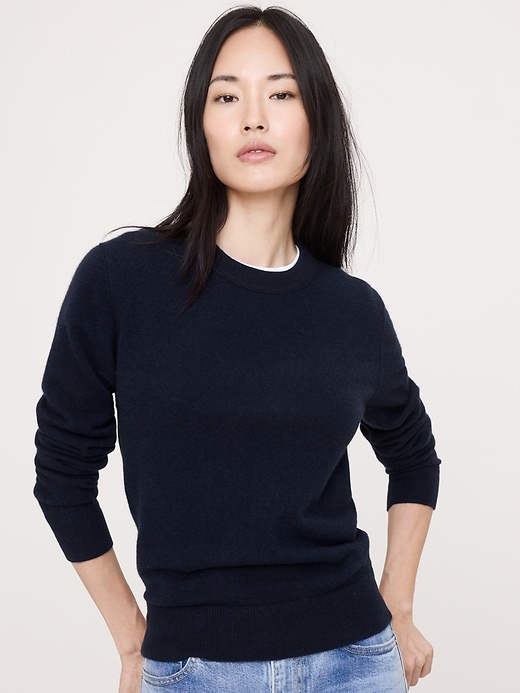 Banana Republic — Classic Cashmere Crew-Neck Sweater