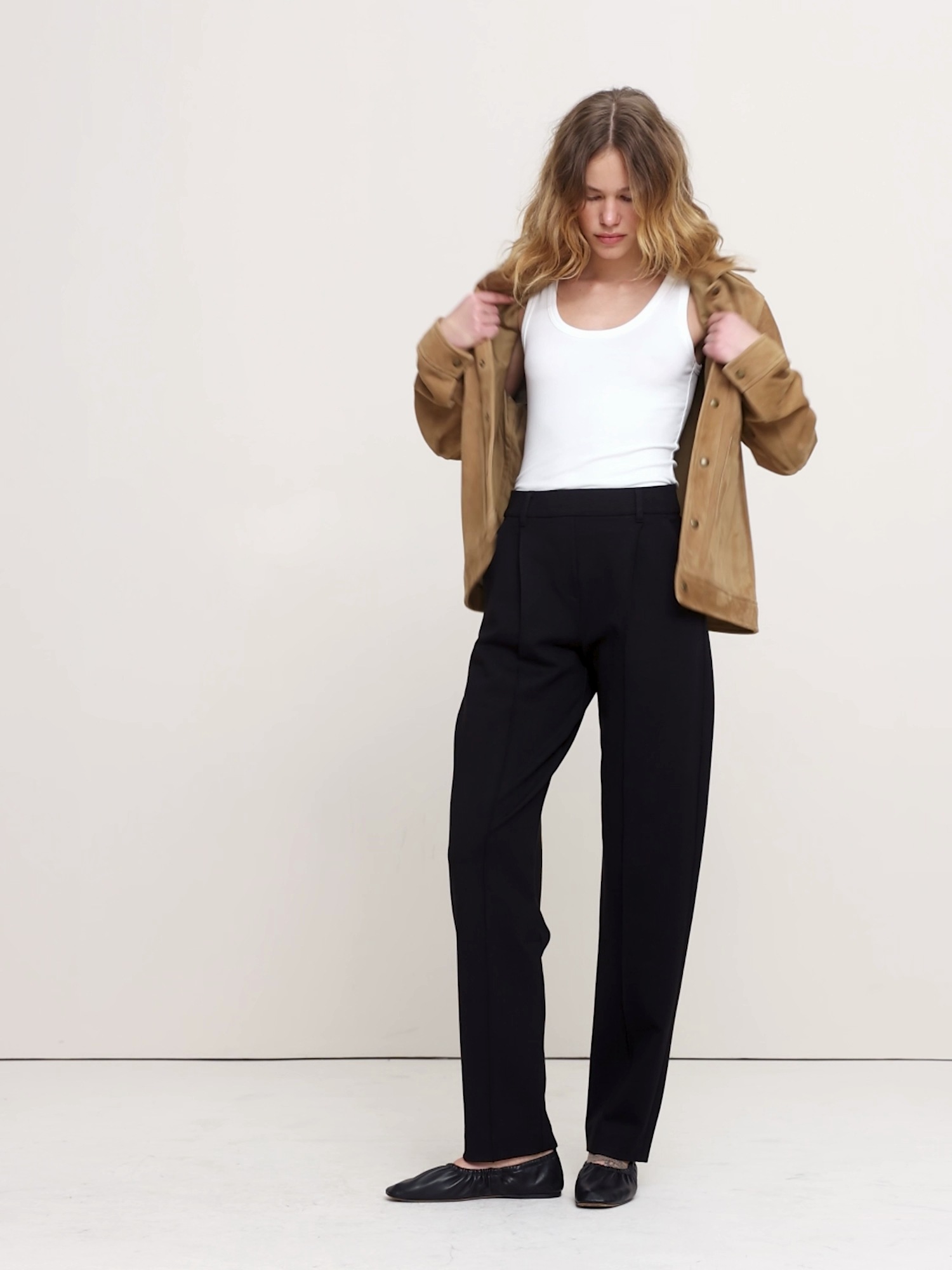 Женские брюки Banana Republic High-Rise Slim Drapey Ponte Pull-On Pant, цвет: Чёрный — фото 5