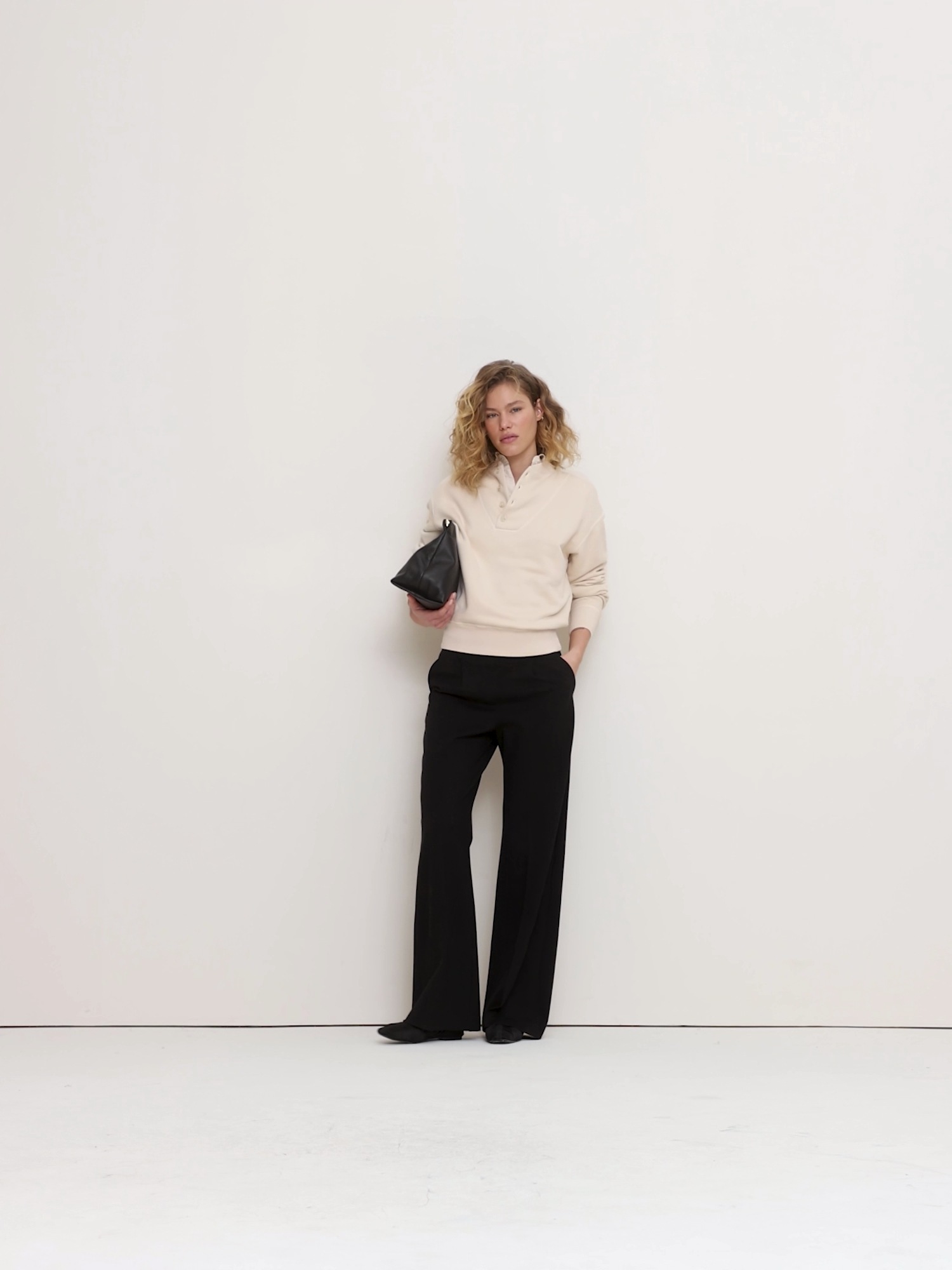 Женские брюки Banana Republic High-Rise Wide-Leg Drapey Ponte Pull-On Pant, цвет: Чёрный — фото 5
