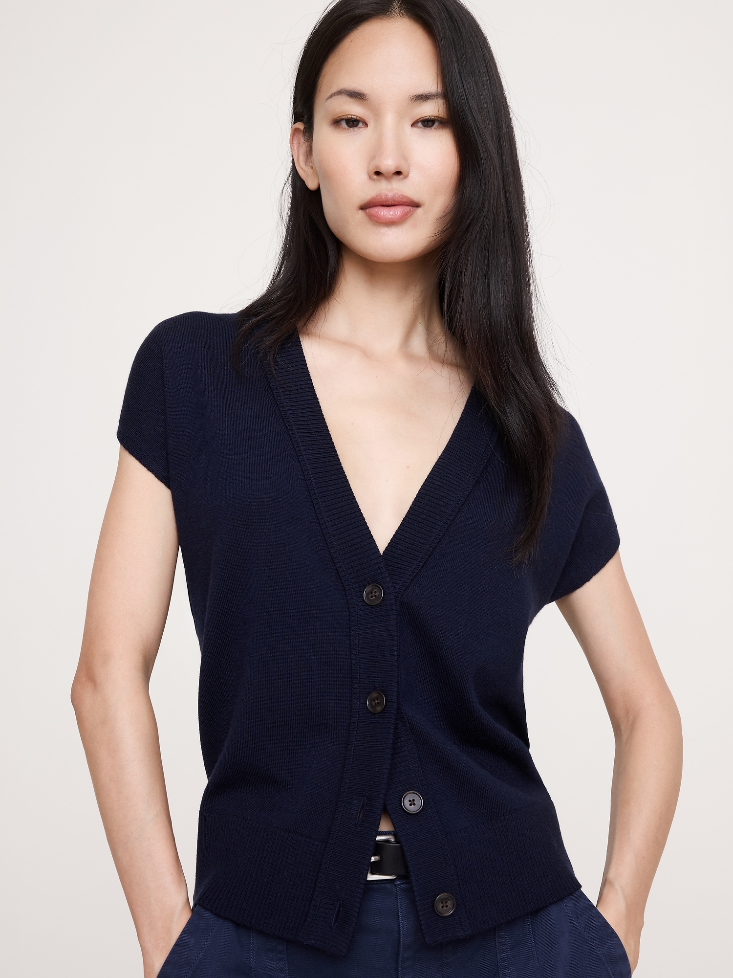 Женский жилет Banana Republic Merino Sweater Vest, цвет: Тёмно-синий — фото 3