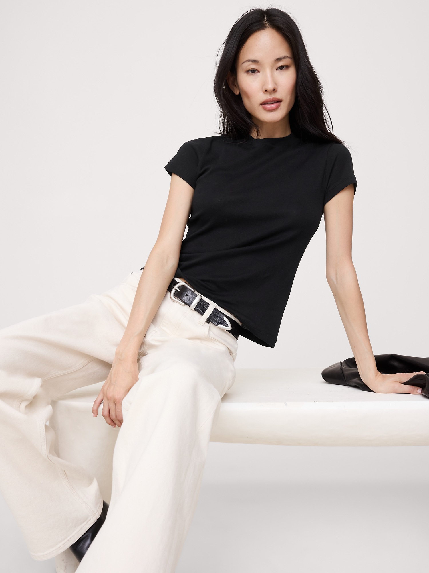 Женская футболка Banana Republic Airy Cotton Mock-Neck, цвет: Чёрный