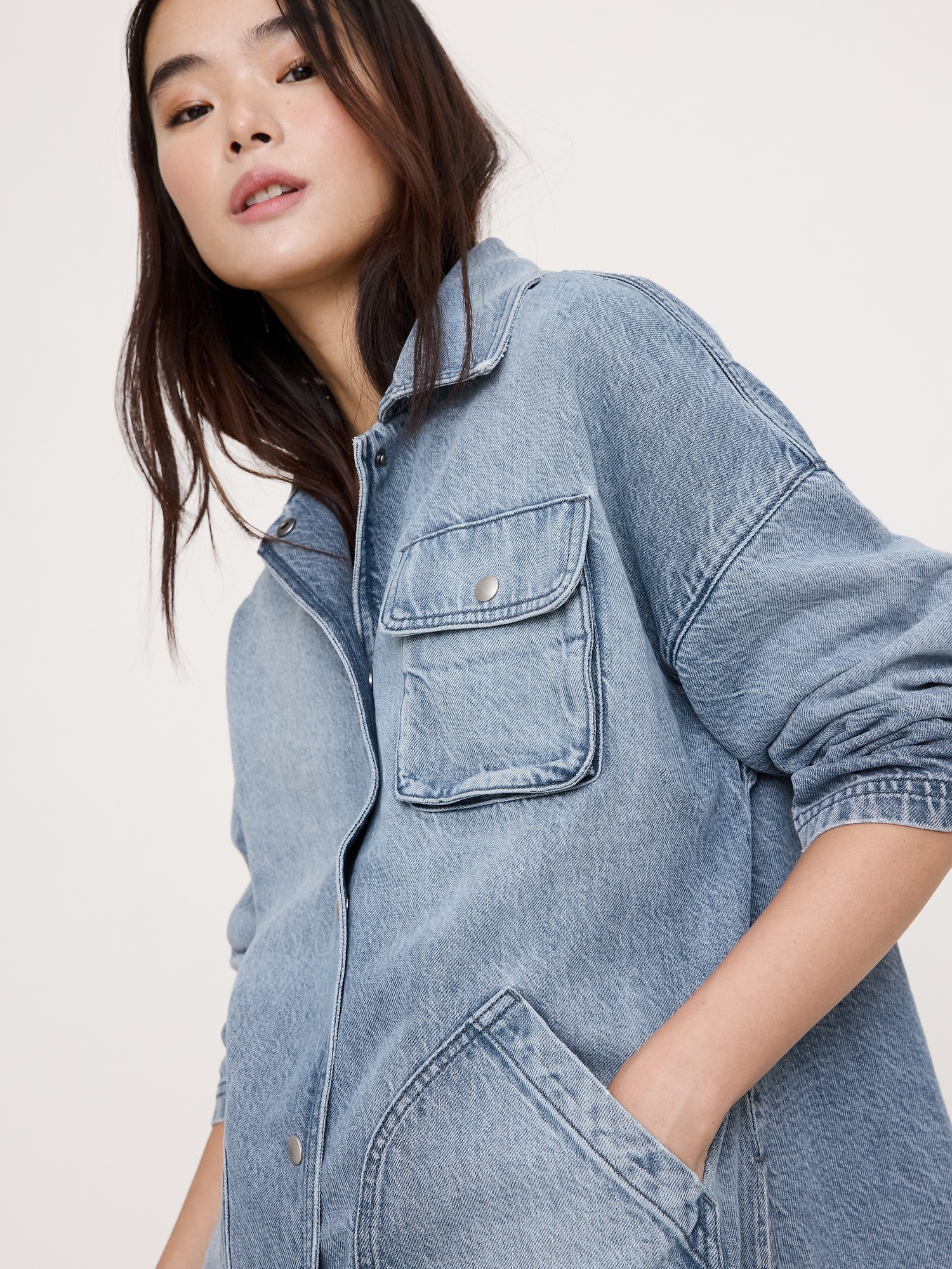 Женская куртка Banana Republic Washed Cotton Chore, цвет: Светлая варка джинсовый — фото 3