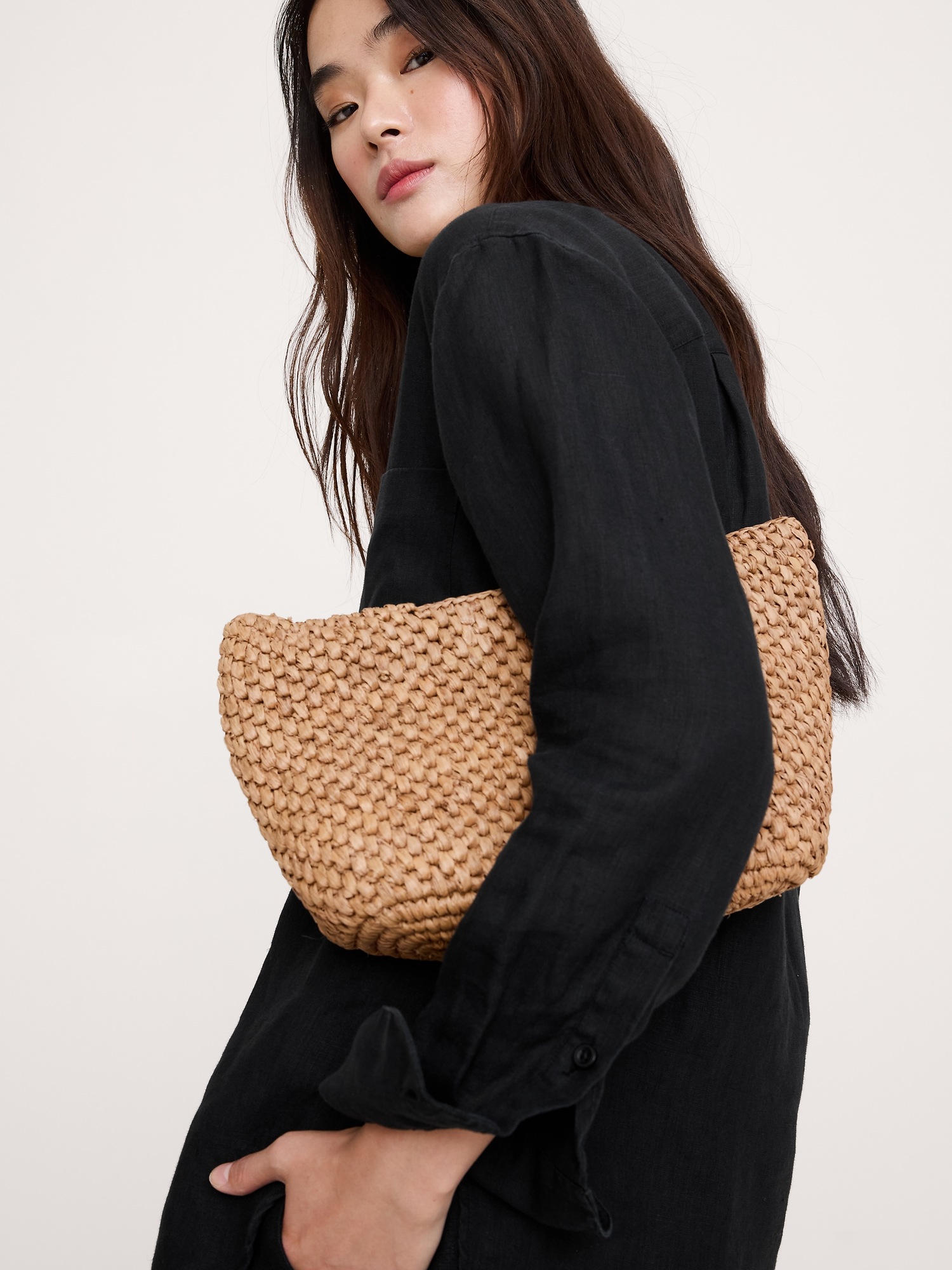 Женская рубашка Banana Republic The Oversized Linen, цвет: Чёрный — фото 3
