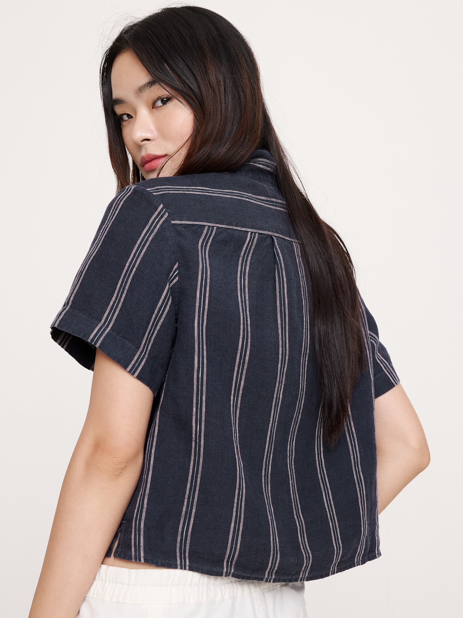 Image number 7 showing, Boxy Linen Cropped Shirt