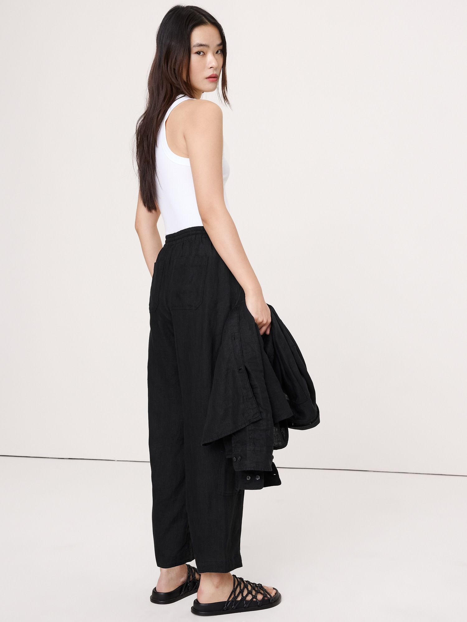 Женские брюки Banana Republic Barrel-Leg Linen Pull-On Pant, цвет: Чёрный — фото 2