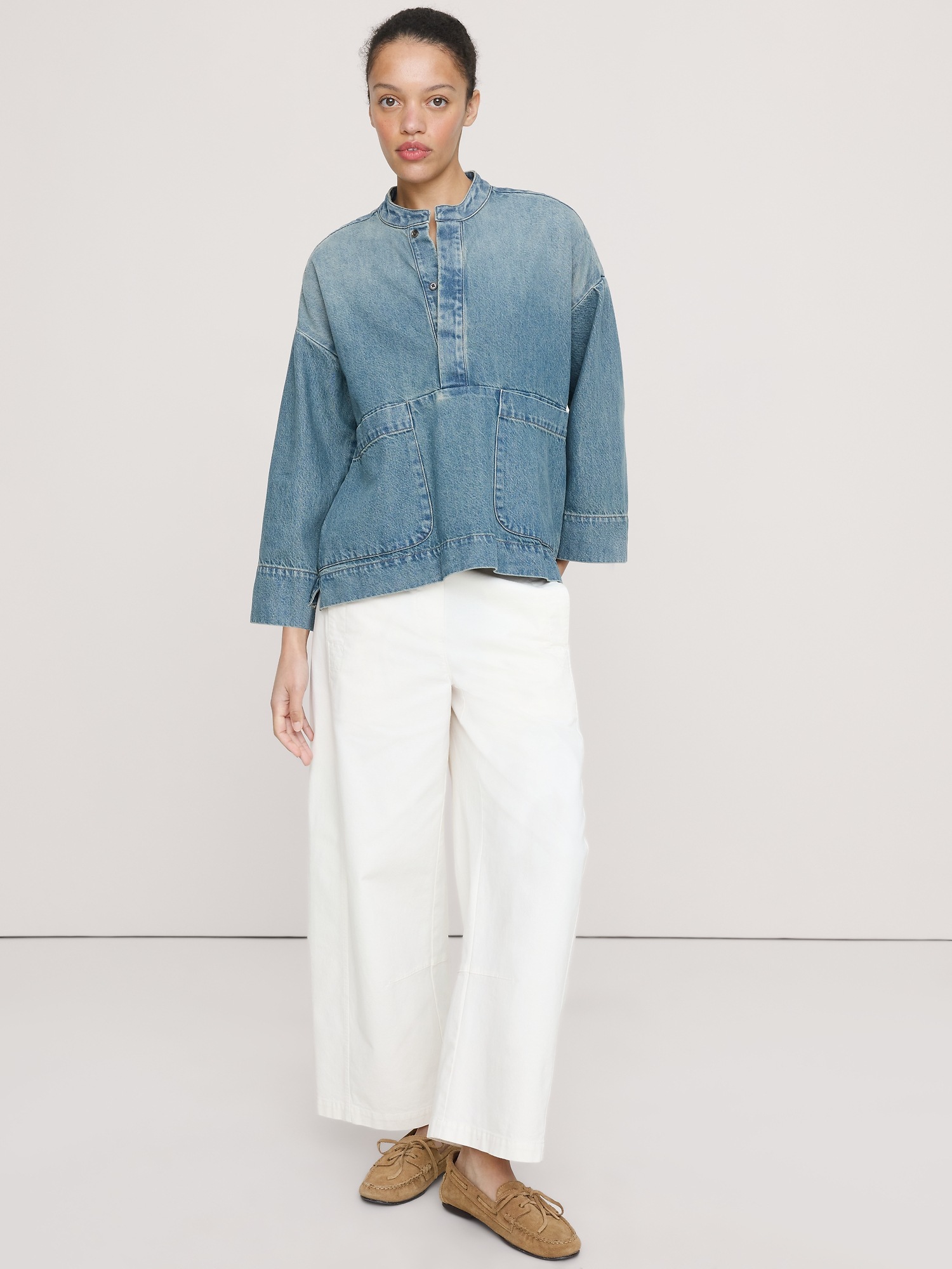 Женский топ Banana Republic Denim Popover Top, цвет: Средняя варка — фото 3
