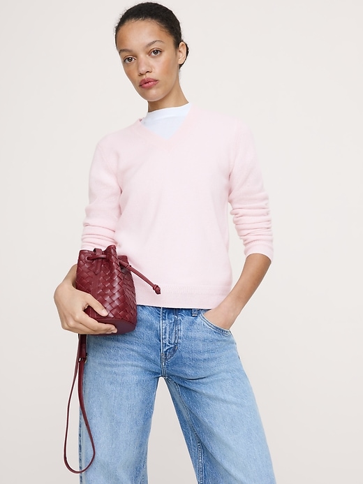 Lightweight Cashmere V-Neck Sweater