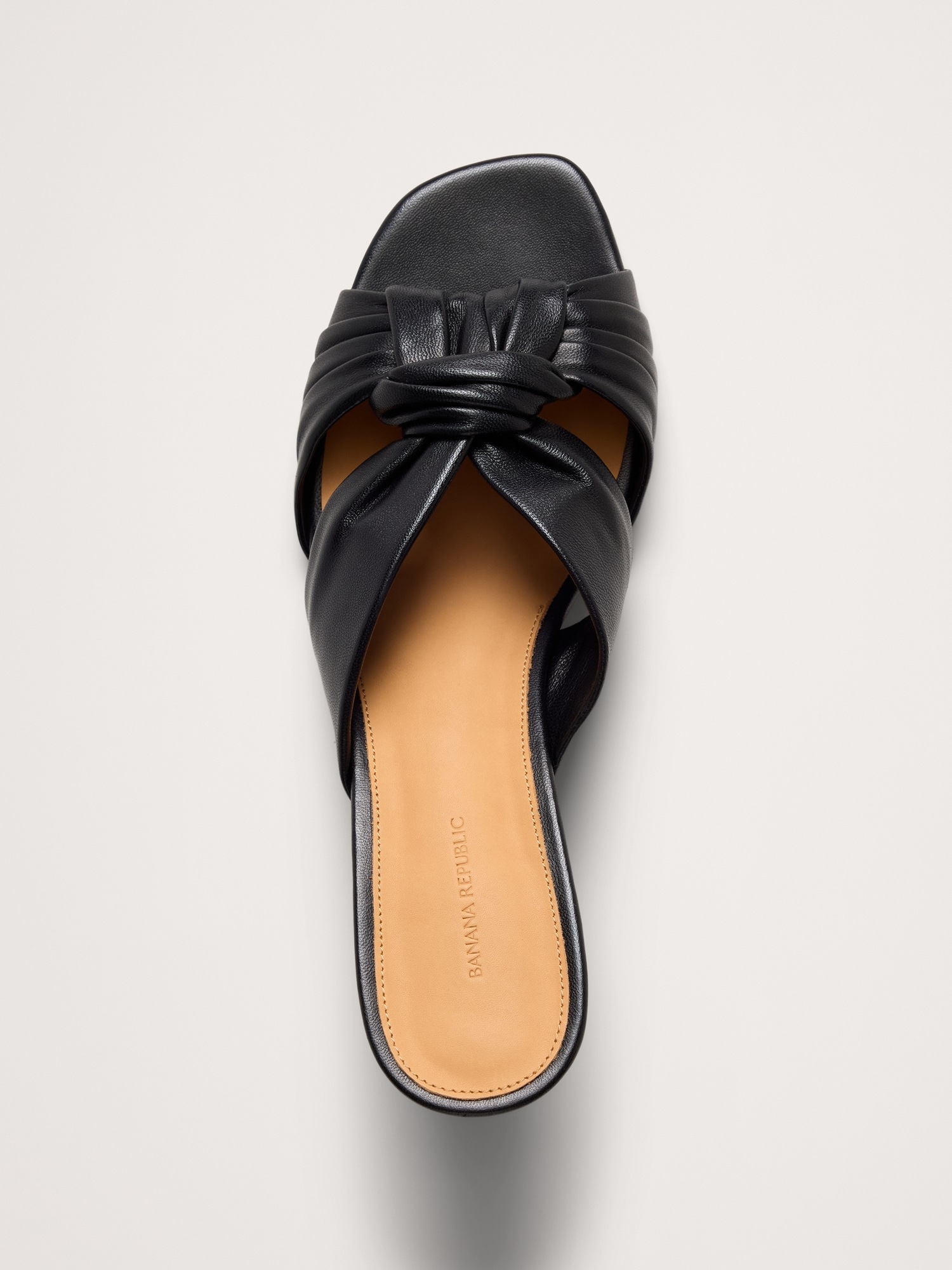 Женские сандалии Banana Republic Italian Leather Soft-Knot Heeled Sandal, цвет: Чёрный — фото 5