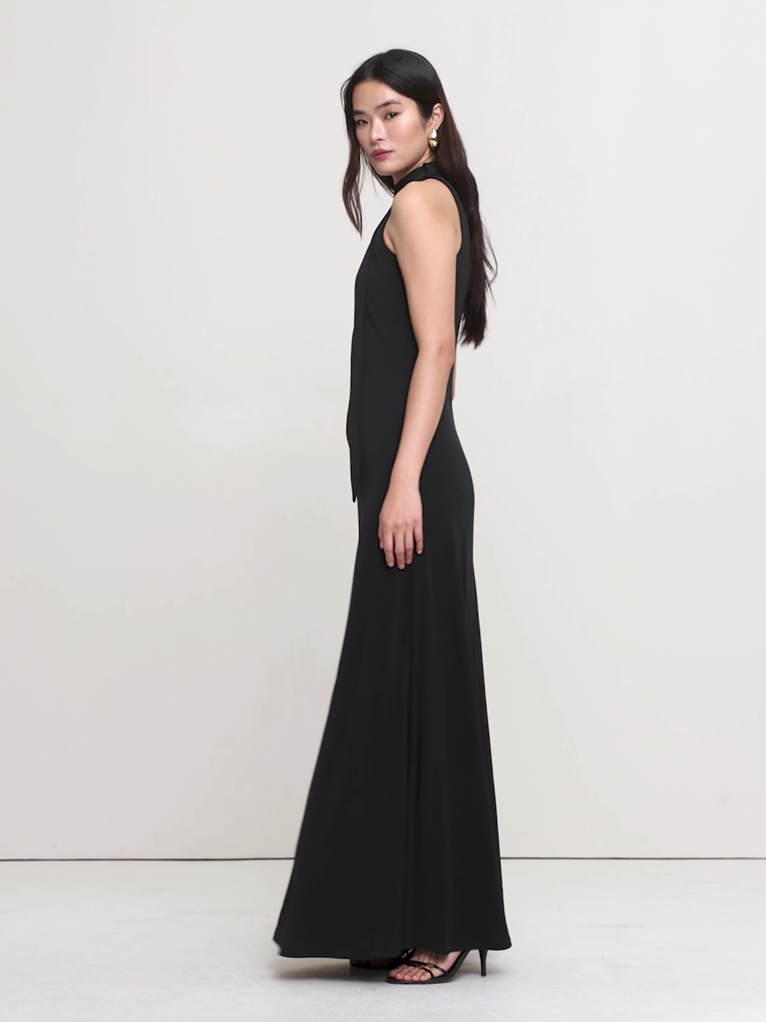 Женское платье Banana Republic Matte Jersey Cowl-Neck Maxi, цвет: Чёрный — фото 4