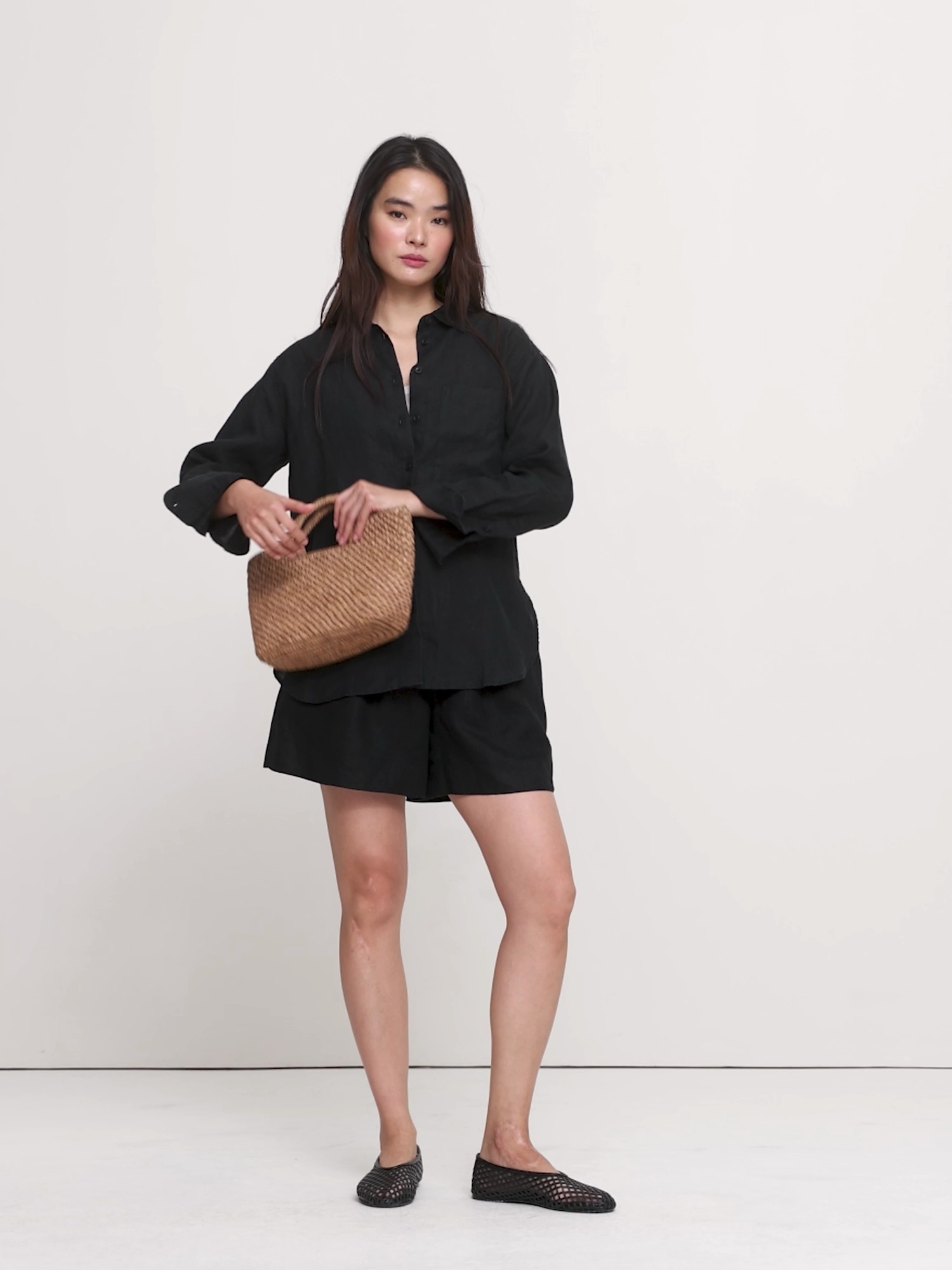 Женская рубашка Banana Republic The Oversized Linen, цвет: Чёрный — фото 5