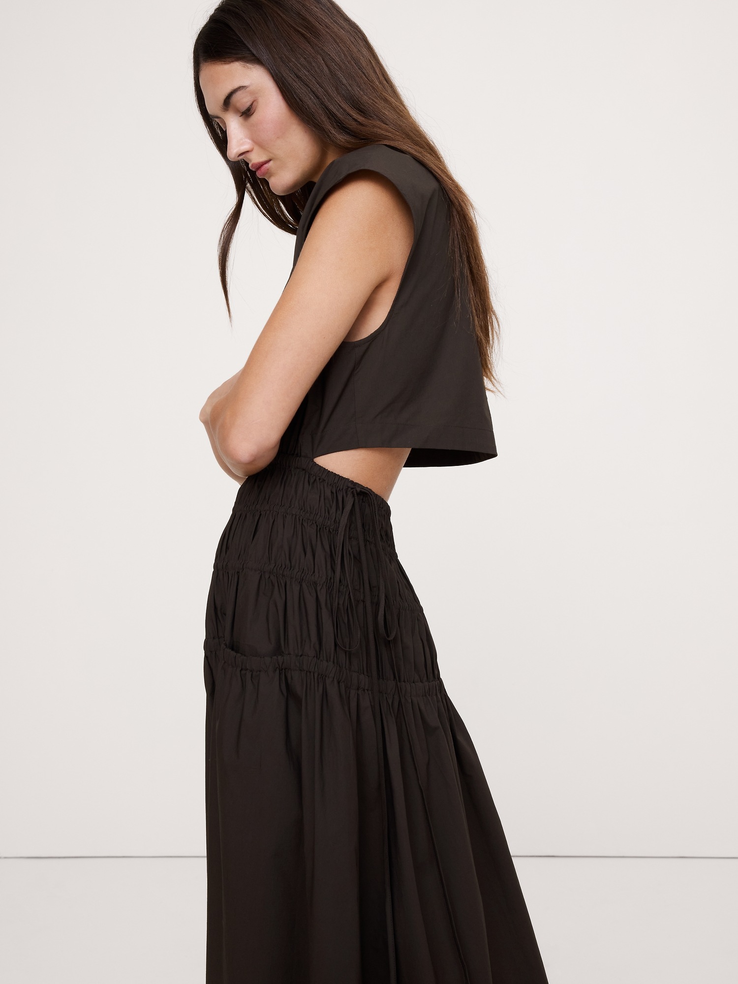 Женское платье Banana Republic Smocked Cotton Poplin Maxi Dress with Open Back, цвет: Brownstone — фото 3