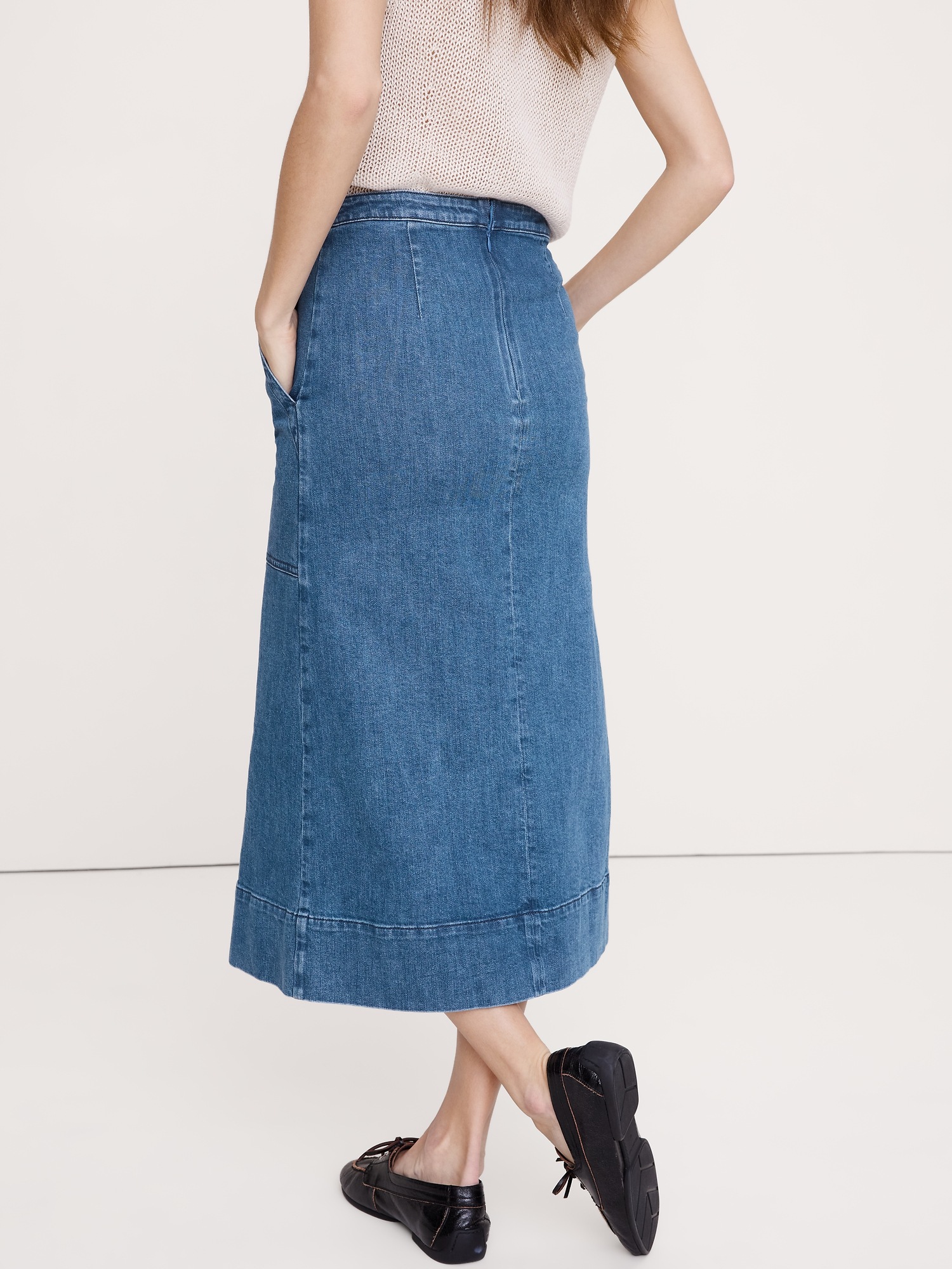 Женская юбка Banana Republic Denim Front-Slit Midi, цвет: Средняя варка — фото 2