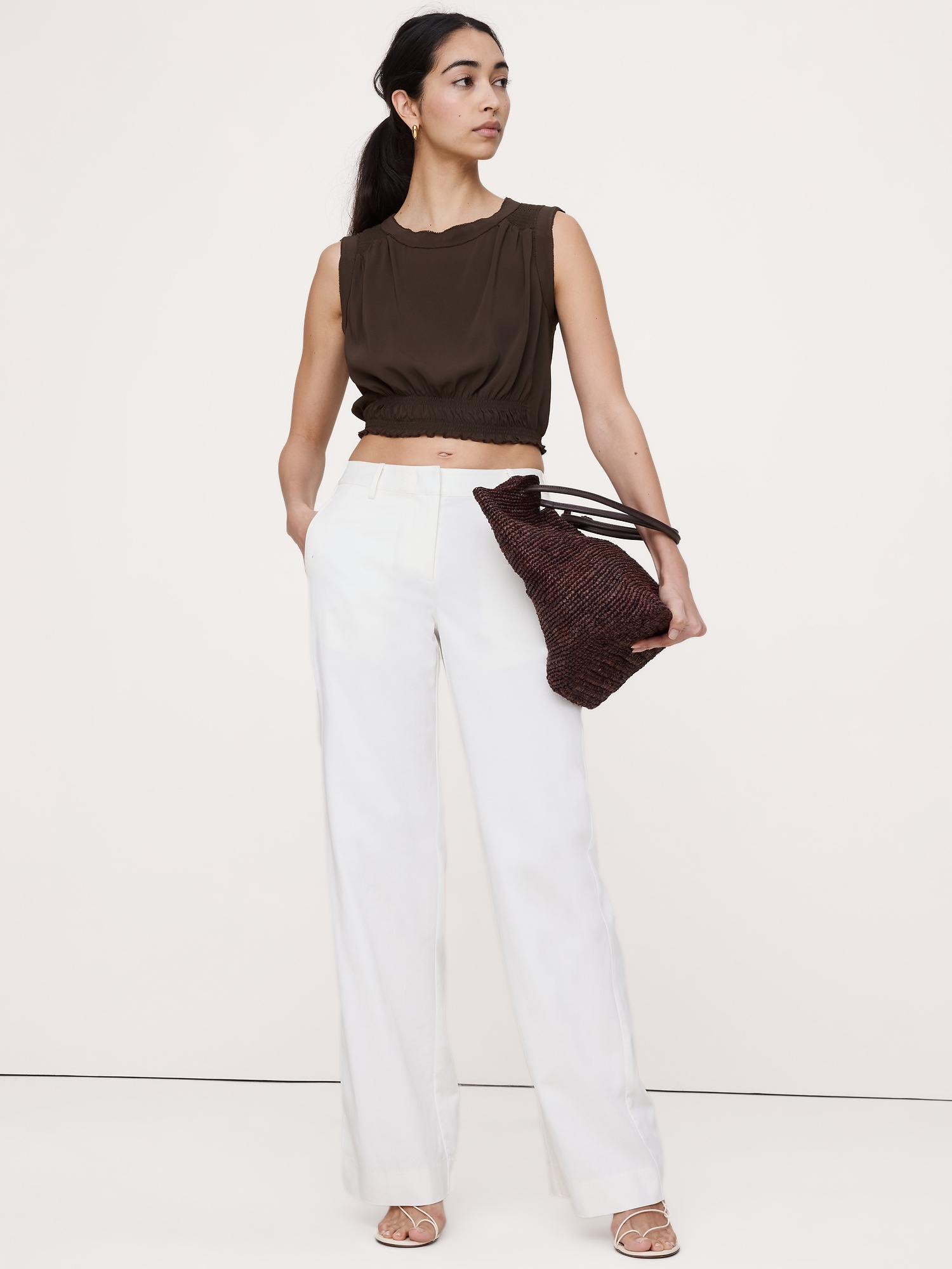 Женский топ Banana Republic Smocked Georgette Cropped Tank, цвет: Brownstone