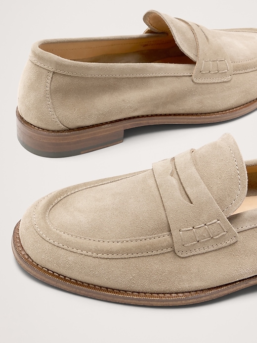 Italian Suede Penny Loafer | Banana Republic display picture 2