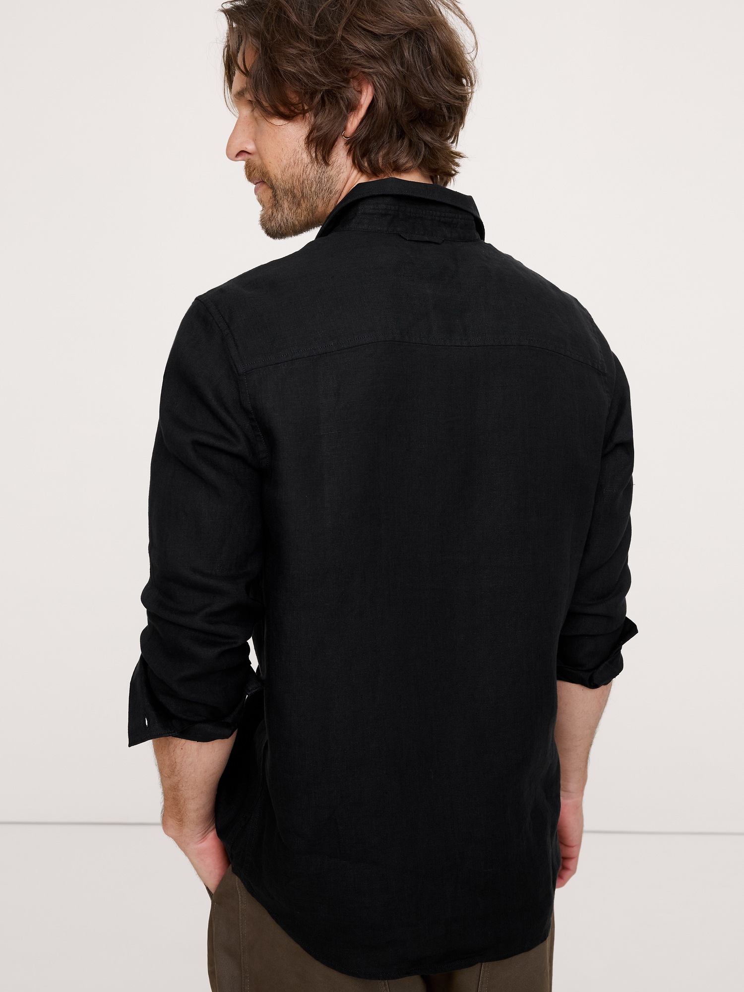 Мужская рубашка Banana Republic Standard-Fit Linen, цвет: Чёрный — фото 2