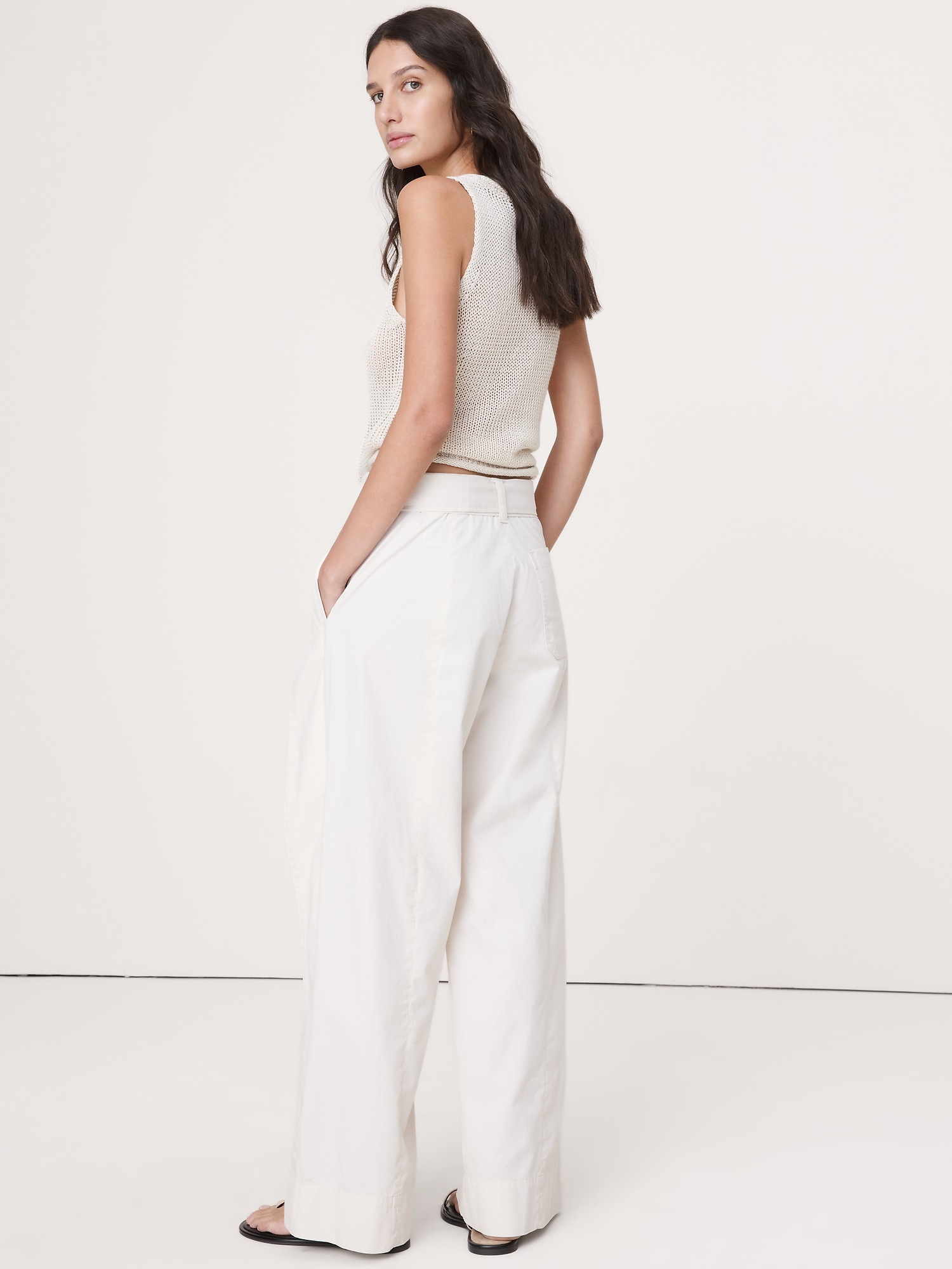 Женские брюки Banana Republic High-Rise Wide-Leg Wrap-Front Chino, цвет: Кремовый белый — фото 2