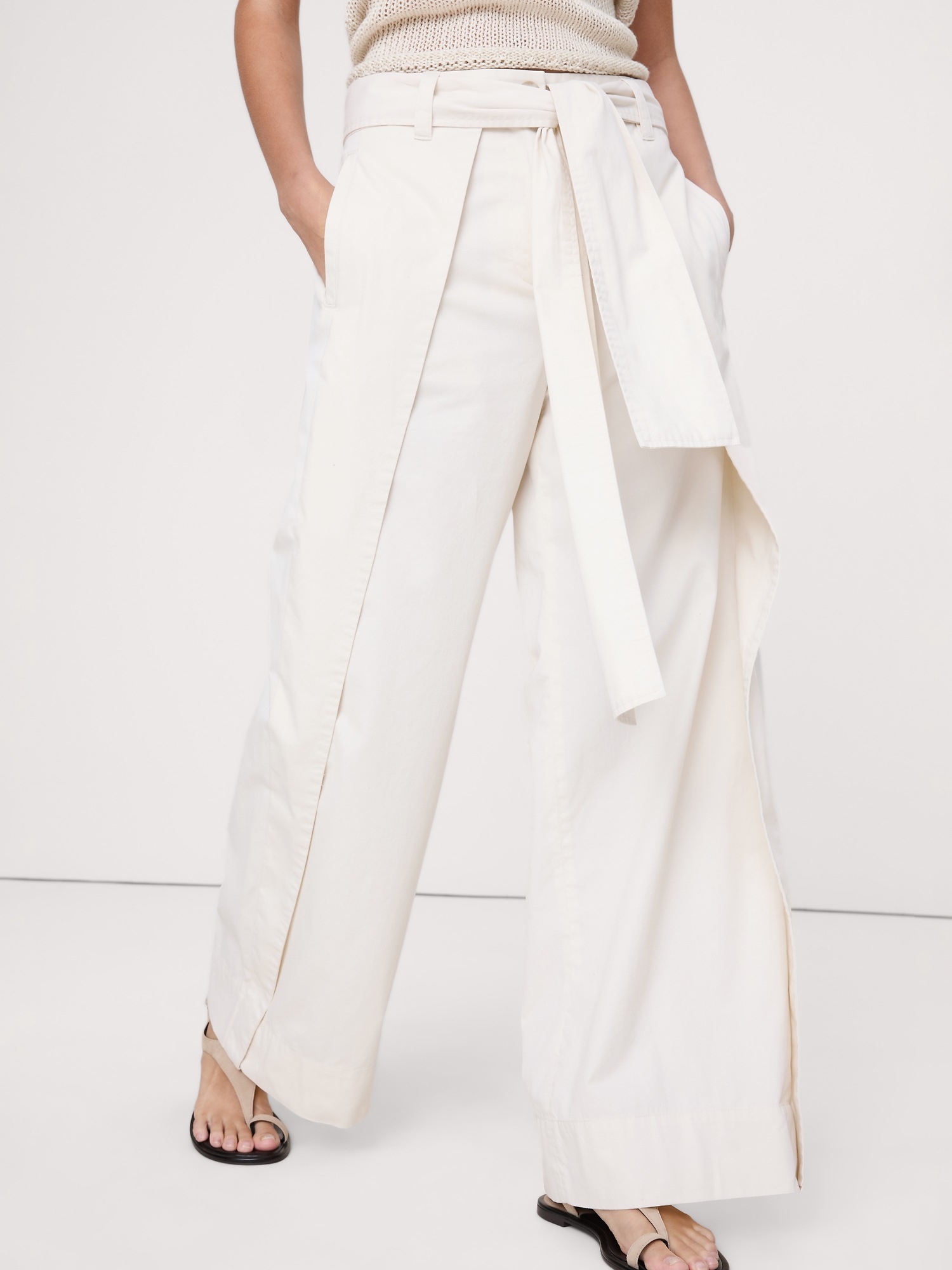Женские брюки Banana Republic High-Rise Wide-Leg Wrap-Front Chino, цвет: Кремовый белый — фото 3