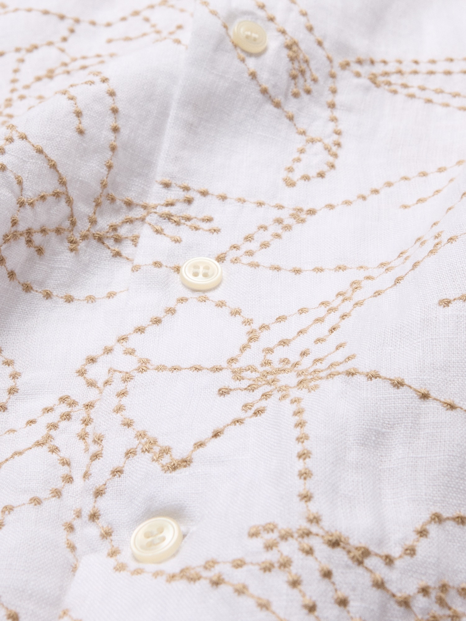 Мужская рубашка Banana Republic Standard-Fit Embroidered Linen Resort, цвет: Кремовый белый — фото 5