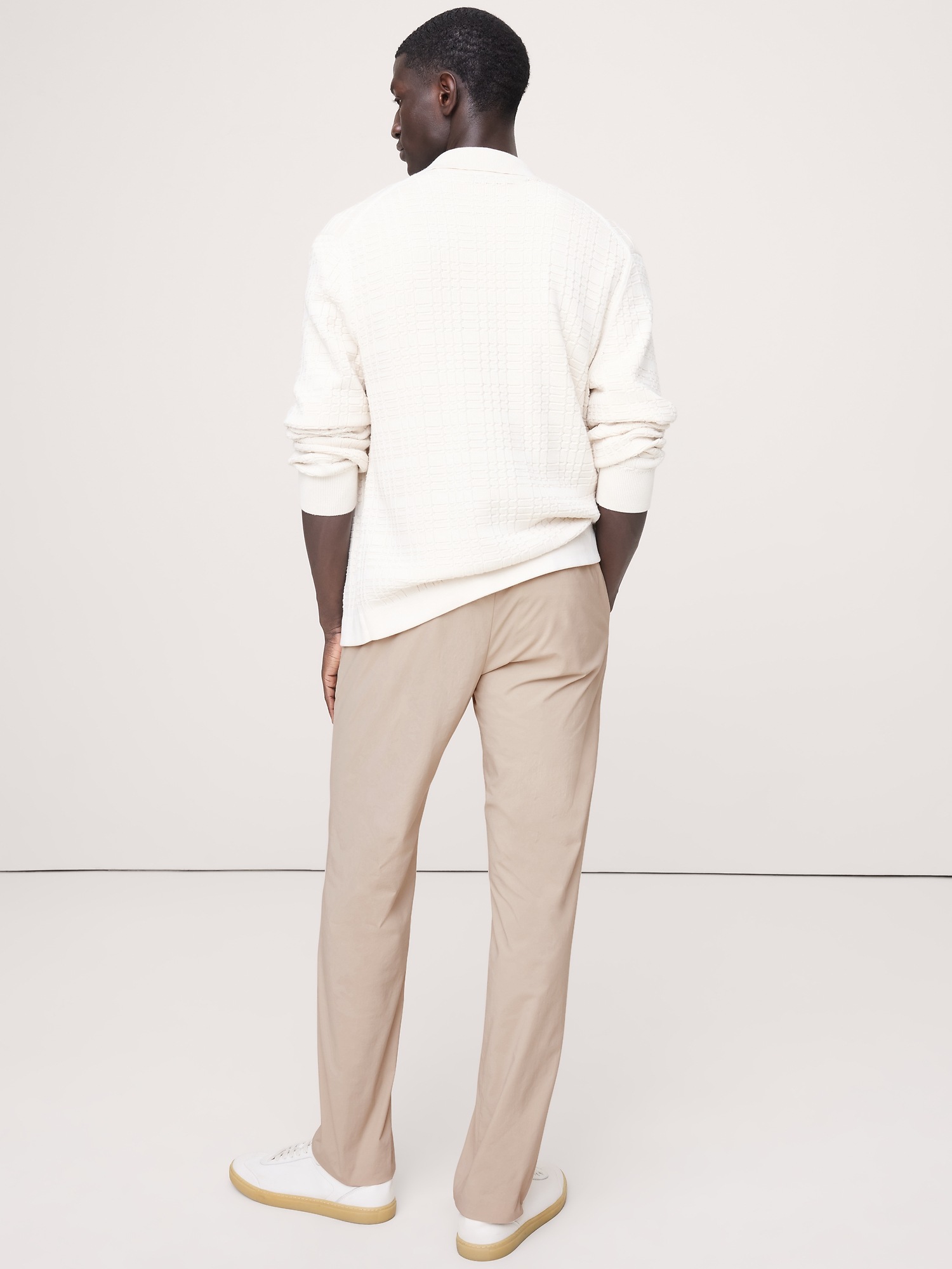 Мужские брюки Banana Republic Athletic Performance Suit Pant, цвет: Каменный бежевый — фото 2