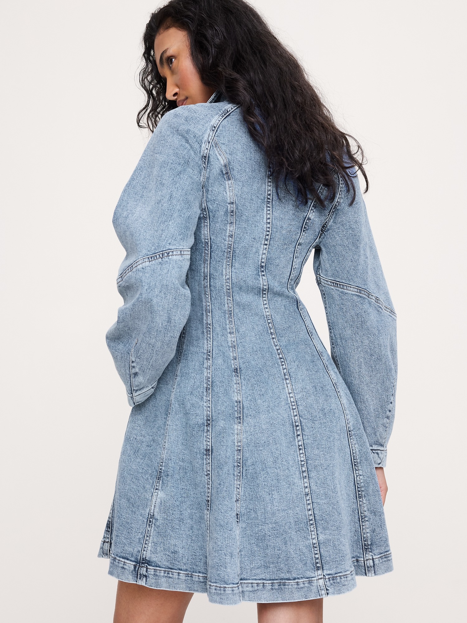 Женское платье Banana Republic Seamed Denim Mini, цвет: Светлая варка — фото 2