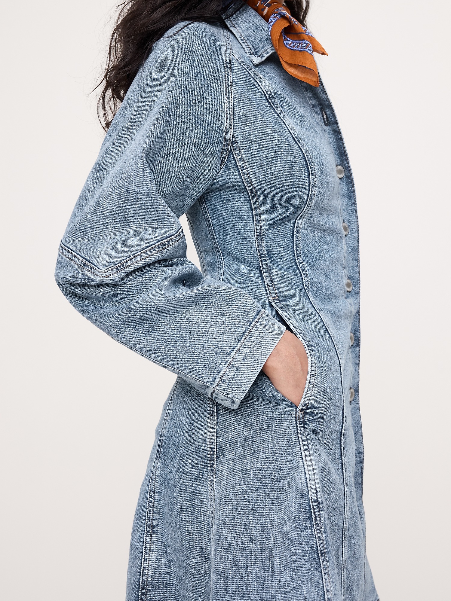Женское платье Banana Republic Seamed Denim Mini, цвет: Светлая варка — фото 3