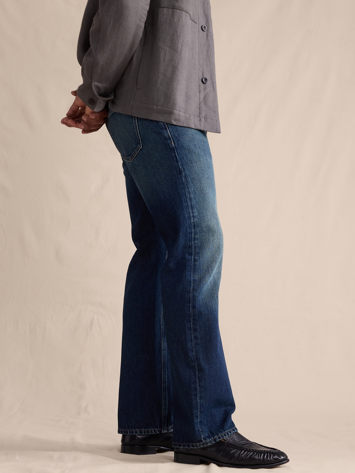 Мужские джинсы Banana Republic Classic Bootcut Jean in 100% Cotton, цвет: Средняя варка — фото 2