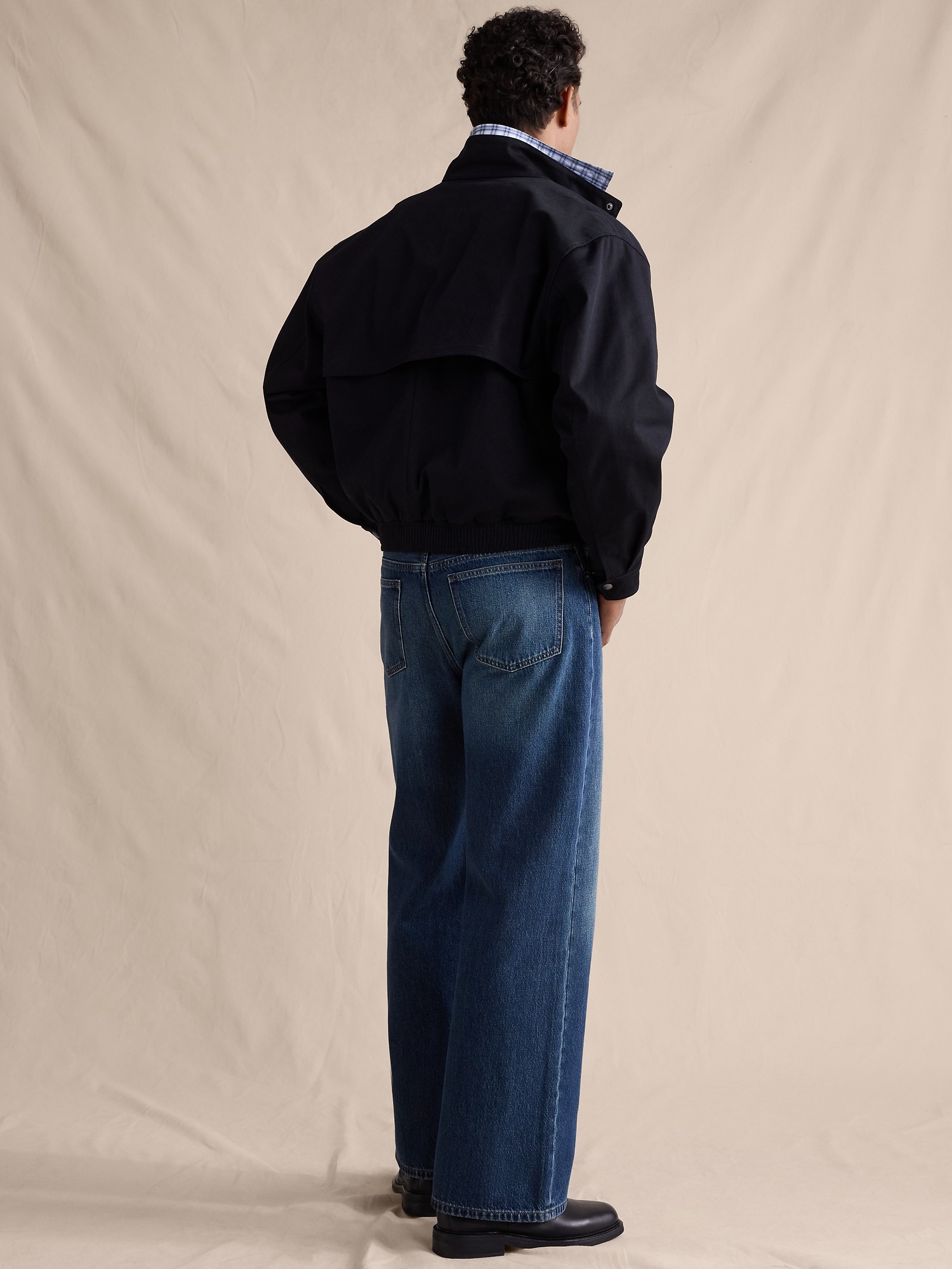 Мужские джинсы Banana Republic Relaxed Bootcut Jean in 100% Cotton, цвет: Средняя варка — фото 2