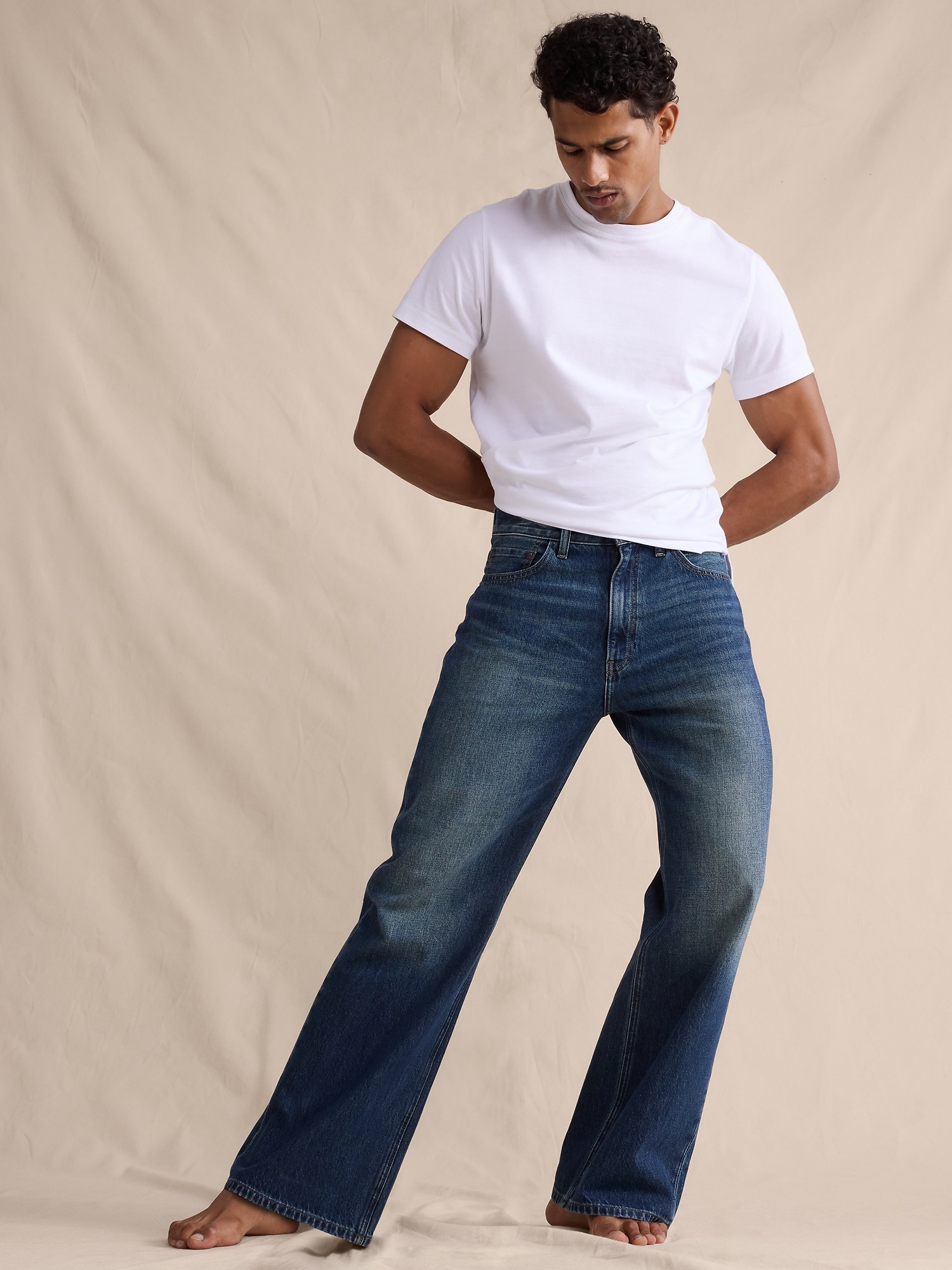 Мужские джинсы Banana Republic Relaxed Bootcut Jean in 100% Cotton, цвет: Средняя варка — фото 4