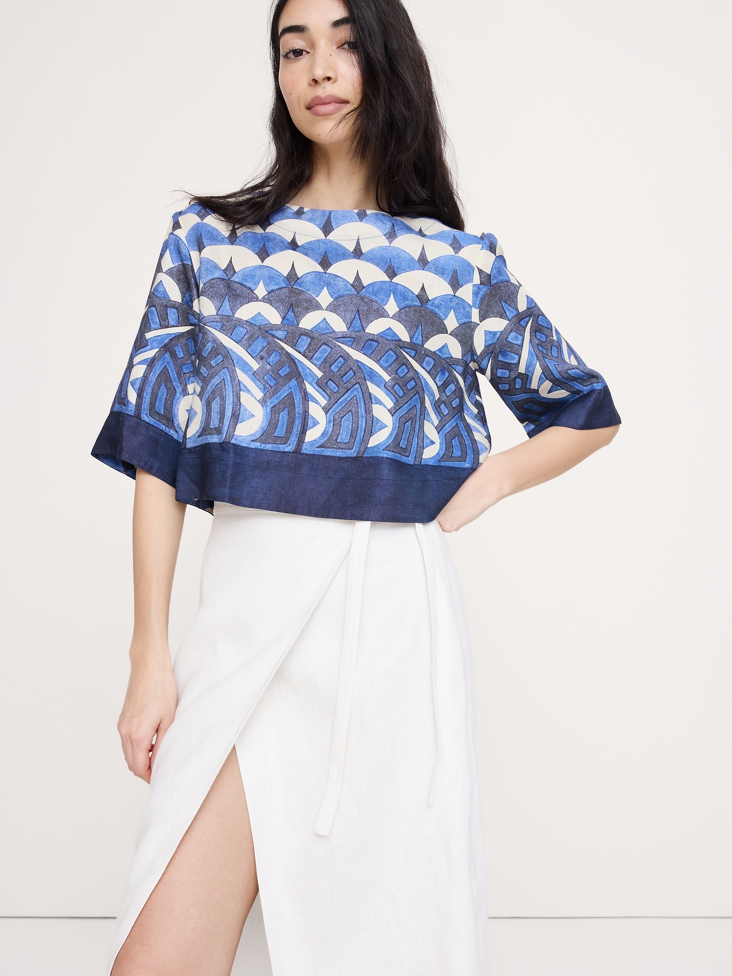 Image number 1 showing, Viscose-Linen Boat-Neck Cropped Top