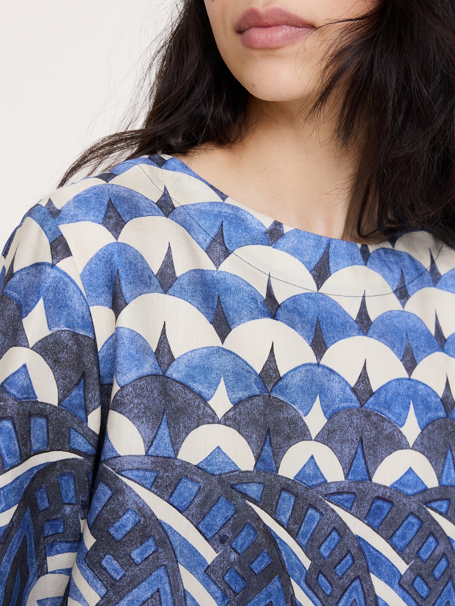 Image number 3 showing, Viscose-Linen Boat-Neck Cropped Top