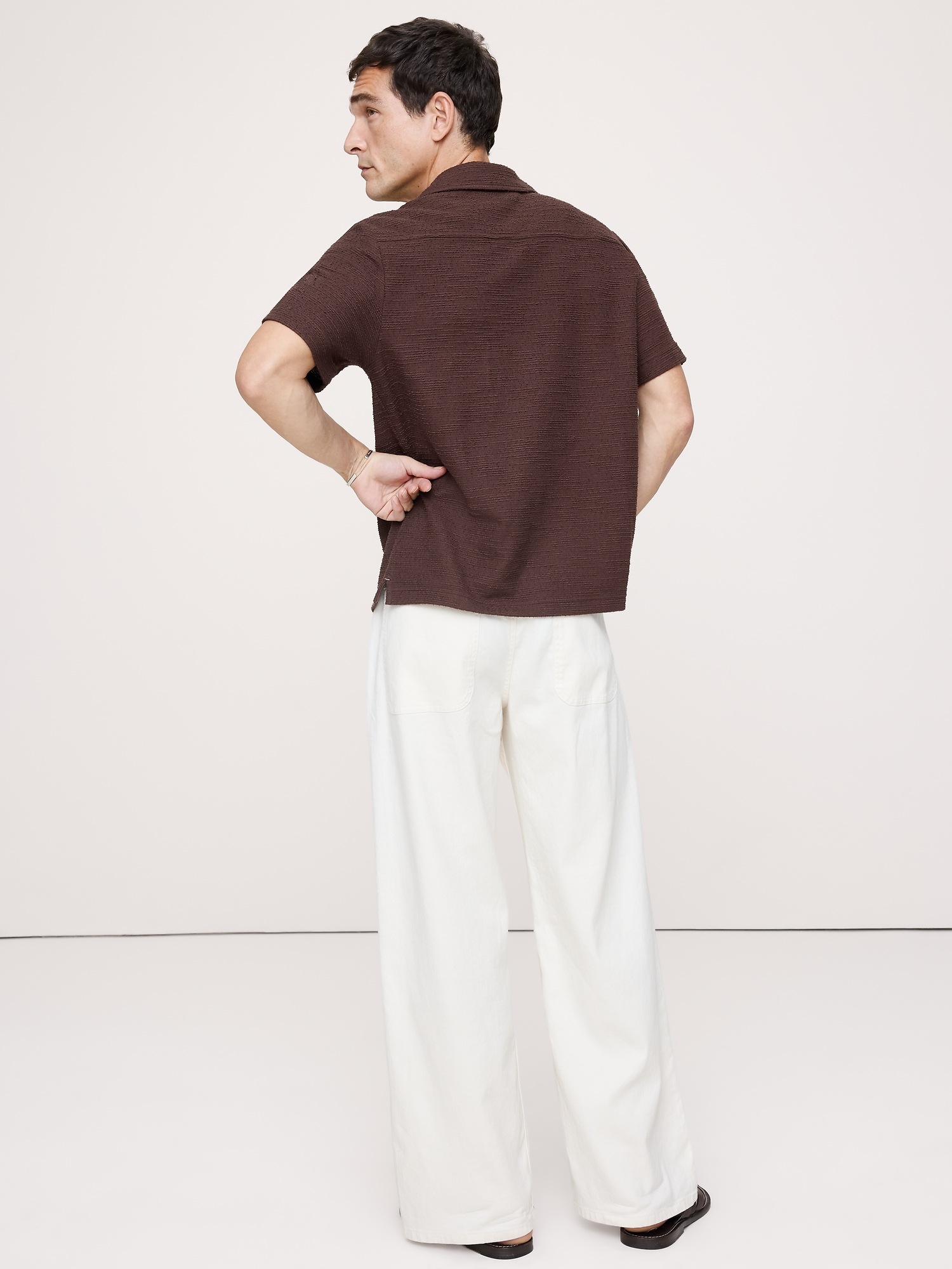 Мужская рубашка Banana Republic Textured Knit Resort, цвет: Красное дерево коричневый — фото 2