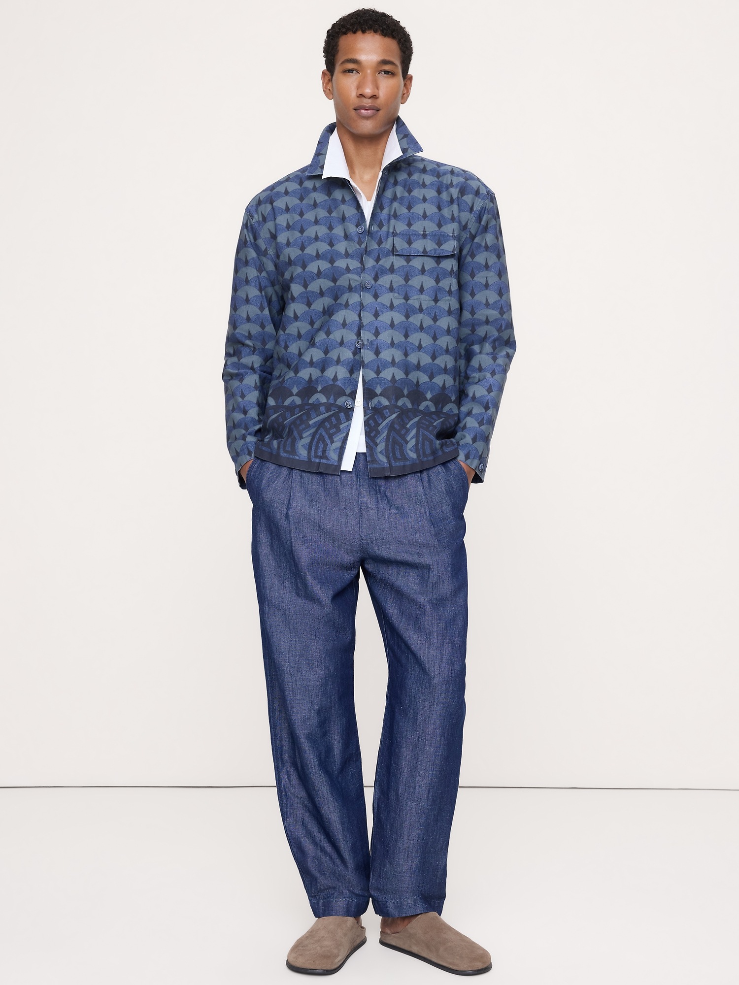 Мужская рубашка Banana Republic Relaxed-Fit Cotton-Linen Resort, цвет: Тёмно-синий с принтом — фото 3