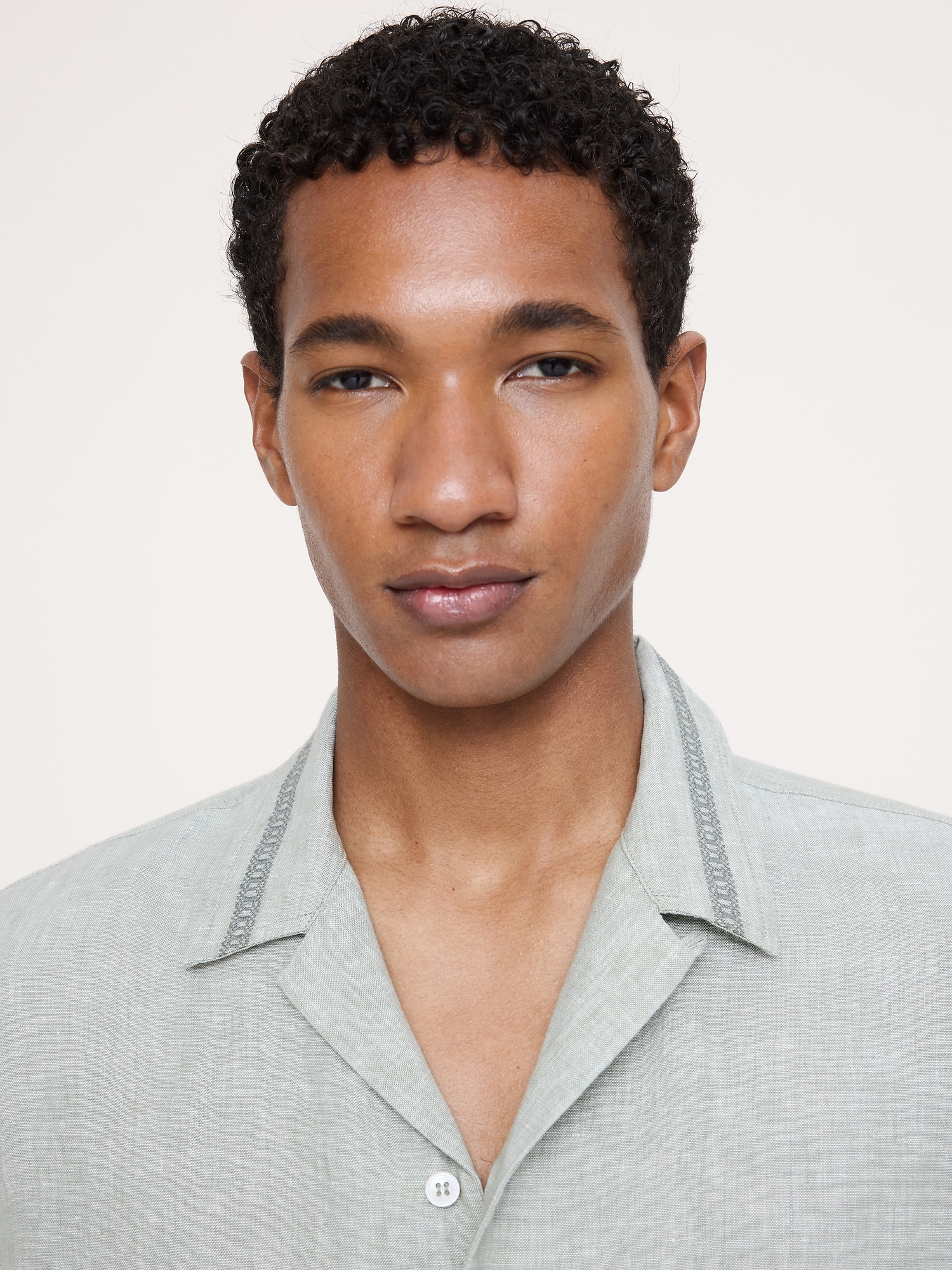 Image number 4 showing, Standard-Fit Embroidered Linen Resort Shirt