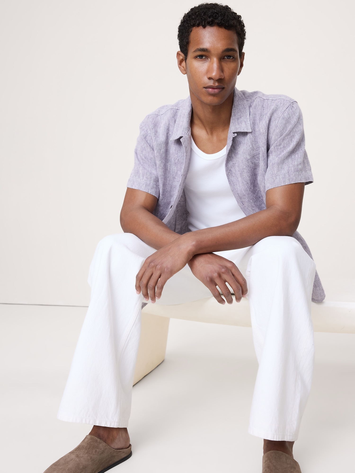 Мужская рубашка Banana Republic Standard-Fit Midweight Linen Resort, цвет: Светлый фиолетовый — фото 3