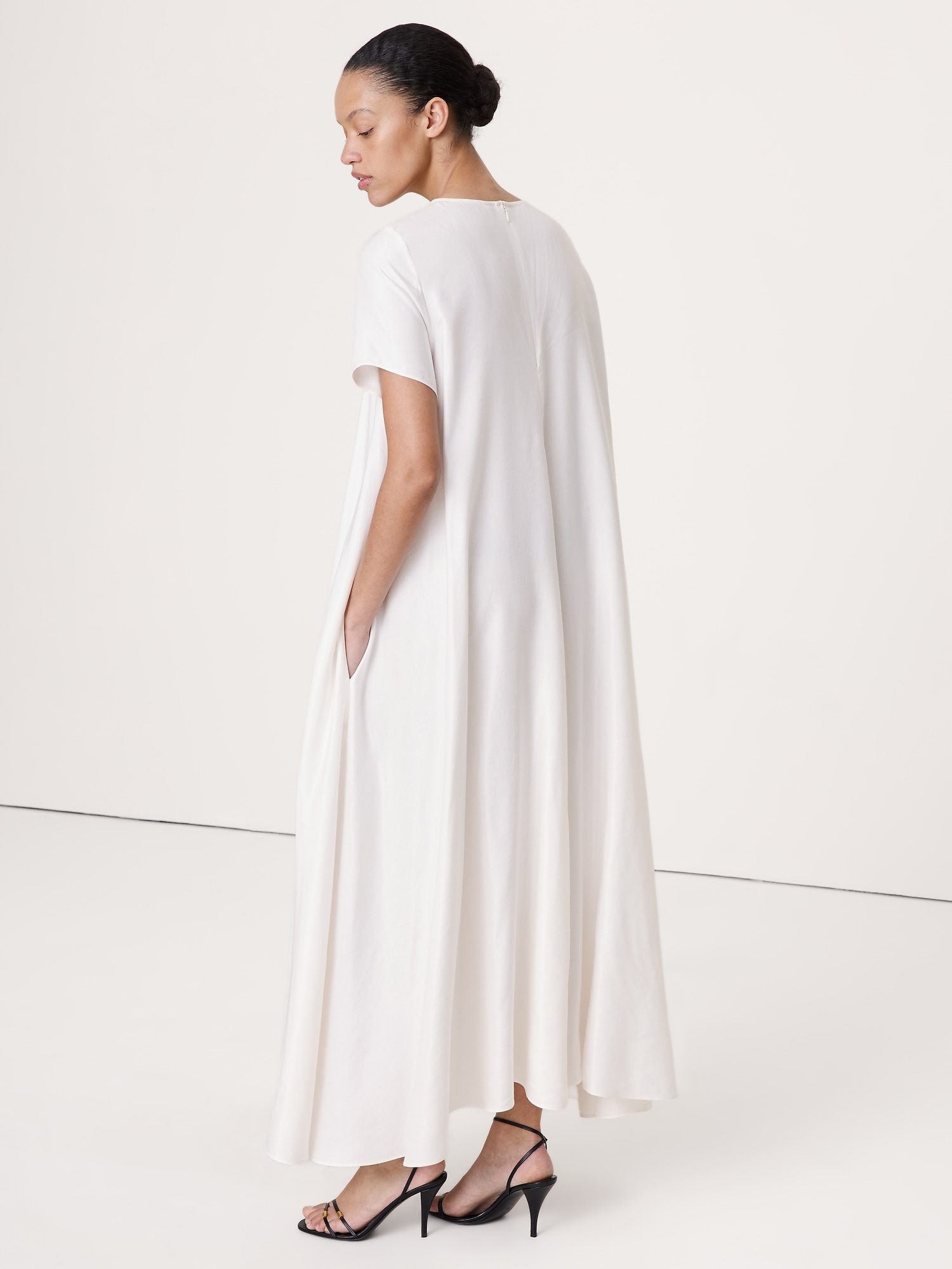 Image number 3 showing, Viscose-Linen Trapeze Maxi Dress