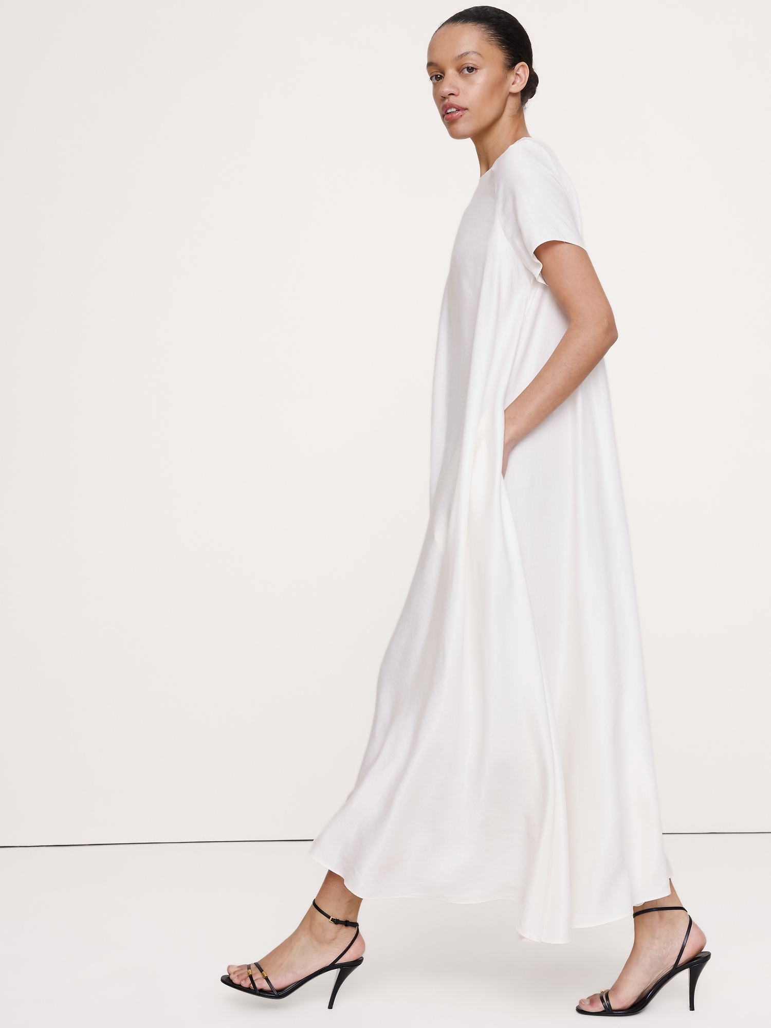 Image number 4 showing, Viscose-Linen Trapeze Maxi Dress