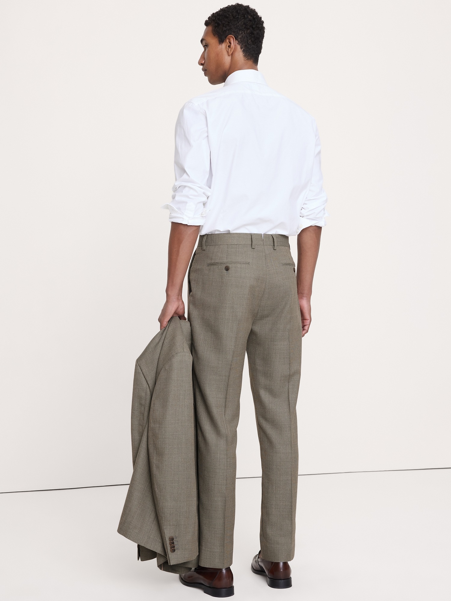 Мужские брюки Banana Republic Tailored Slim-Fit Italian Wool Ventile Suit Pant, цвет: Зелёный — фото 2