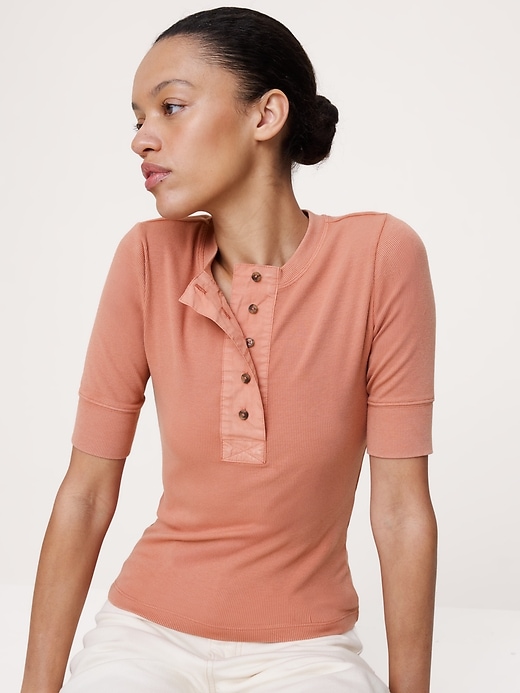 Banana Republic — Ribbed Henley