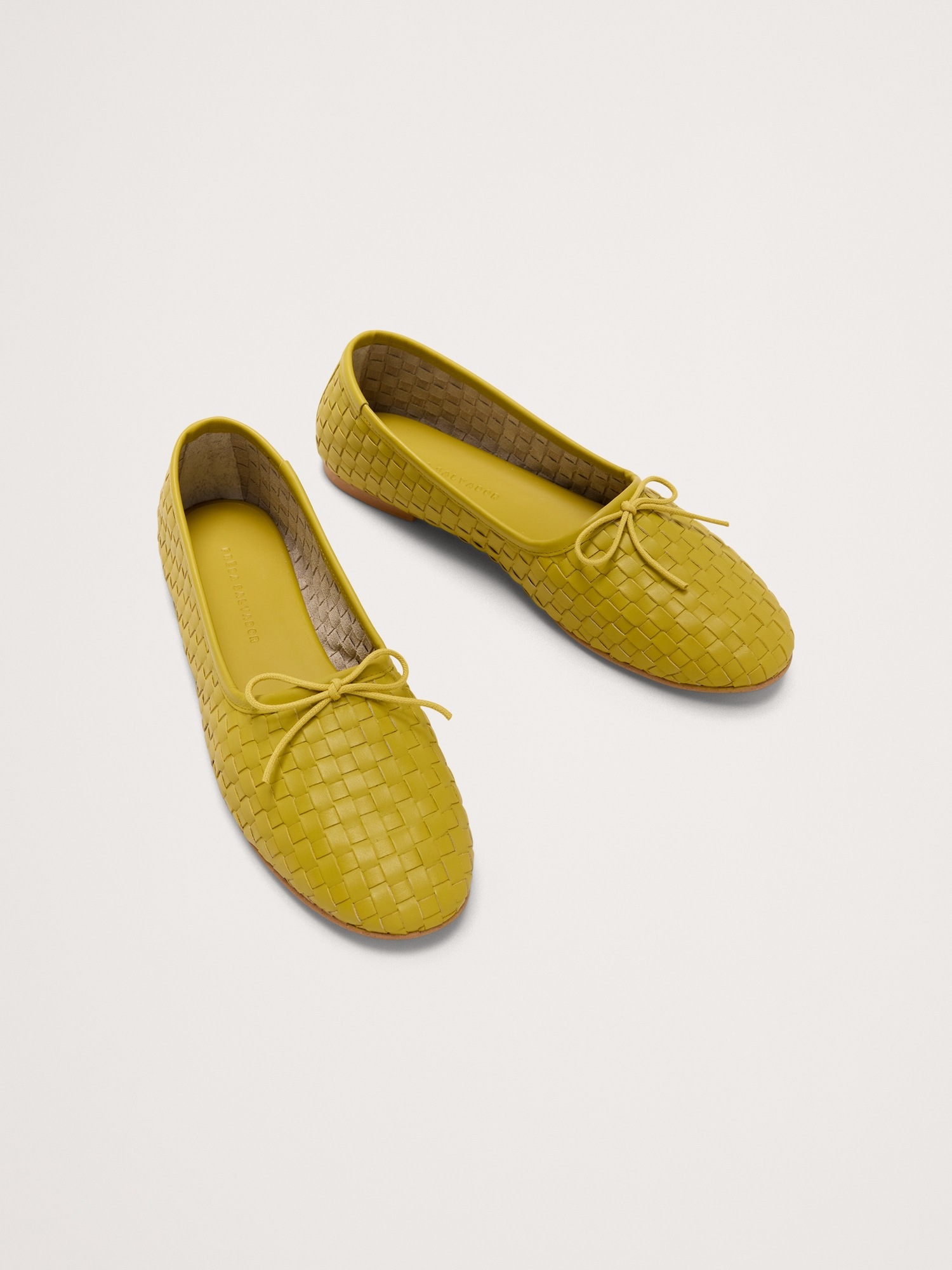 Banana Republic Roma Woven Leather Flat by Freda Salvador, цвет: Зелёный шартрез — фото 3