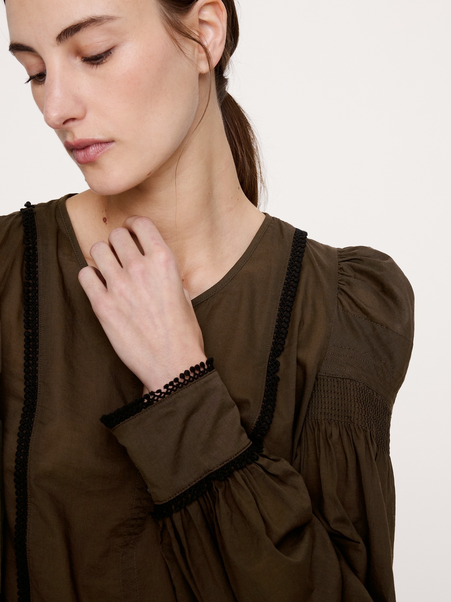 Женский топ Banana Republic Lightweight Cotton Puff-Sleeve Top, цвет: Brownstone — фото 3