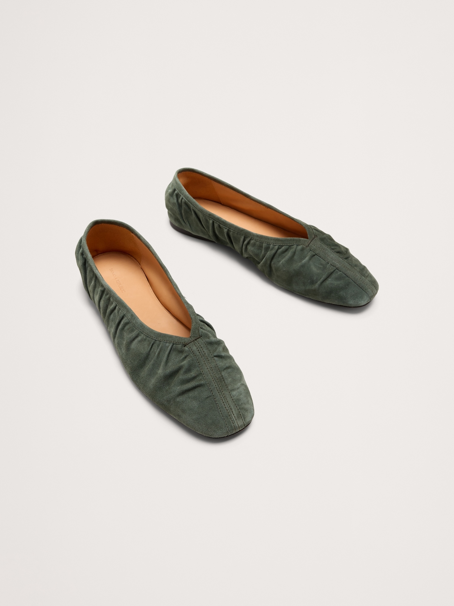 Женские балетки Banana Republic Ruched Suede Ballet Flat, цвет: Бирюзовый — фото 3
